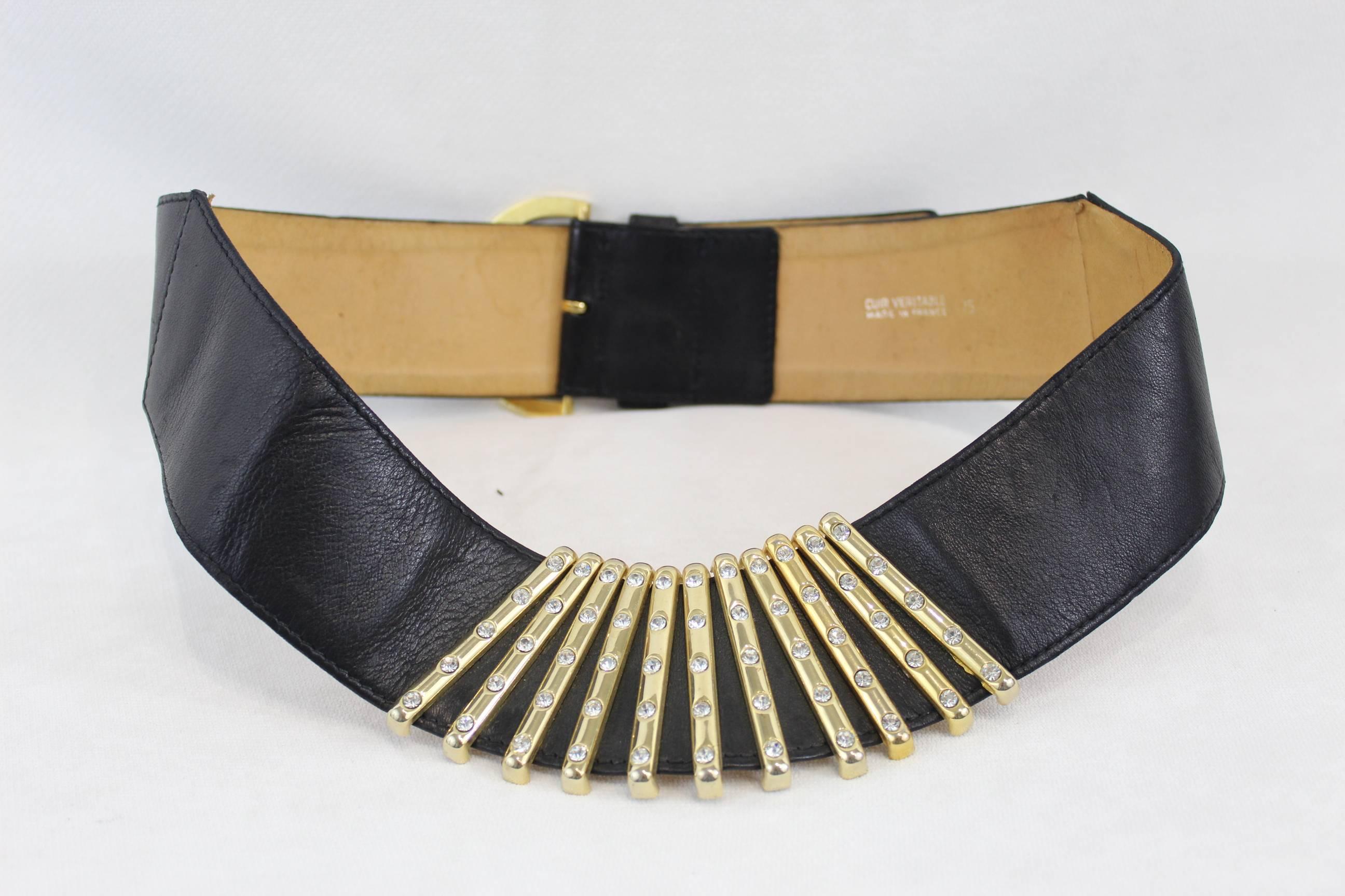 Really nice Vintage Karl Lagerlfeld belt in leather with golden hardware with crustals decoration.

really good conditon for a vintage piece. Slightly peeled in the back ( hardly not noticeable) please check images.

really good condition of the