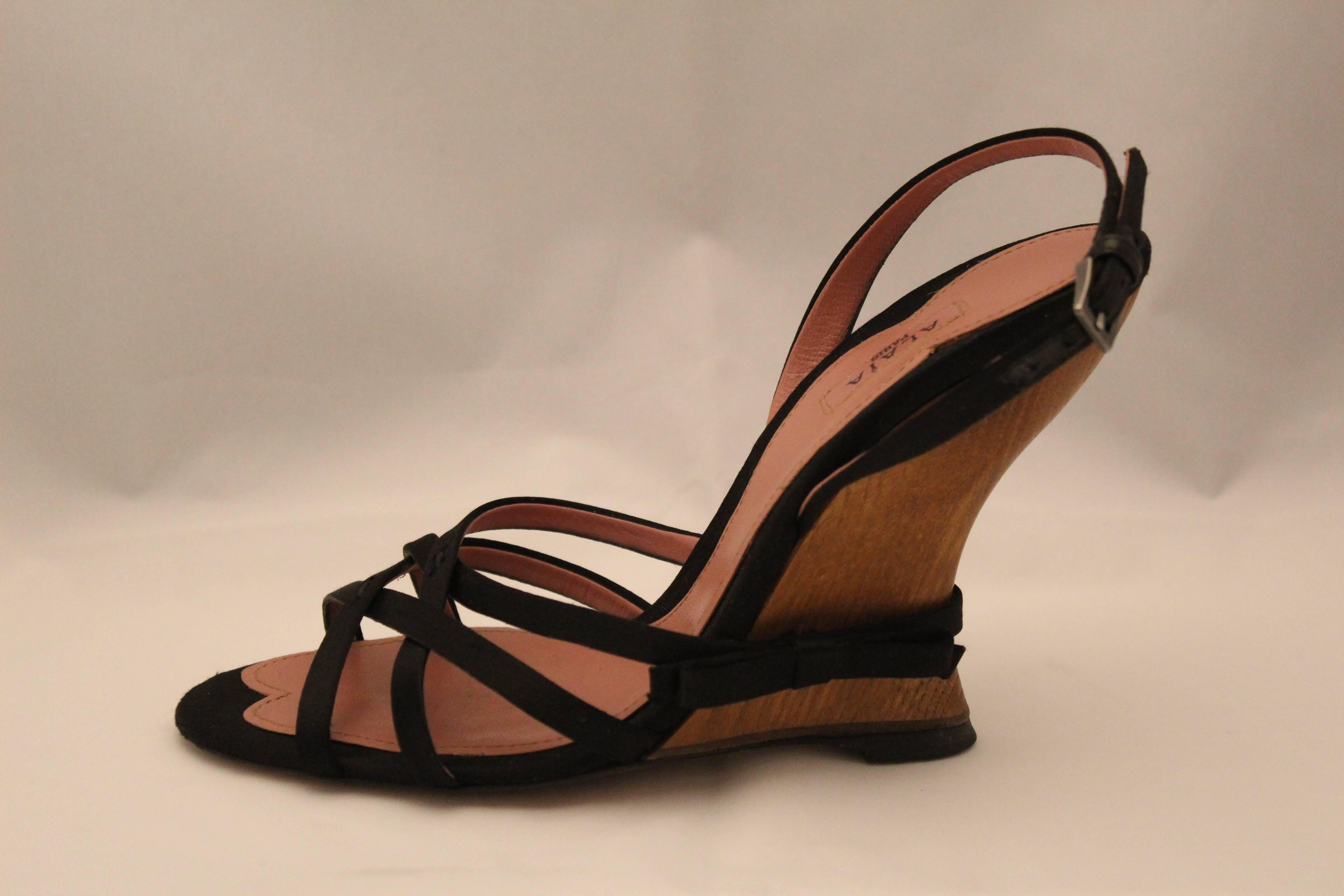 Women's Really Nice Azzedine Alaia Sandals in Wood and Silk. Size 5.5 For Sale