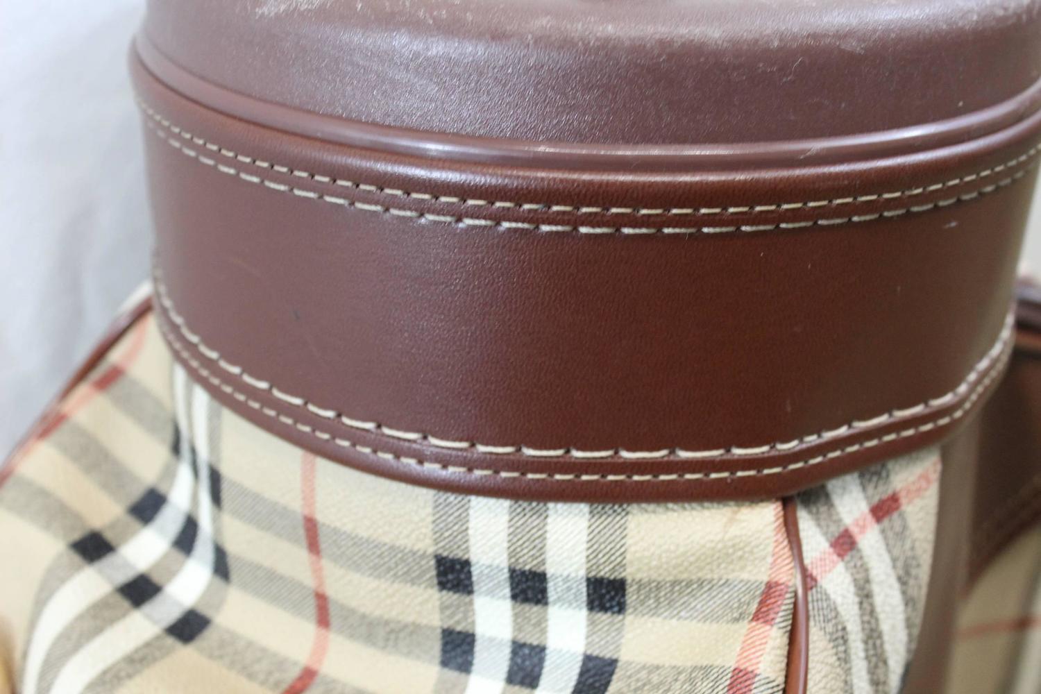 Vintage Burberry Check Pattern Golf Bag For Sale at 1stdibs