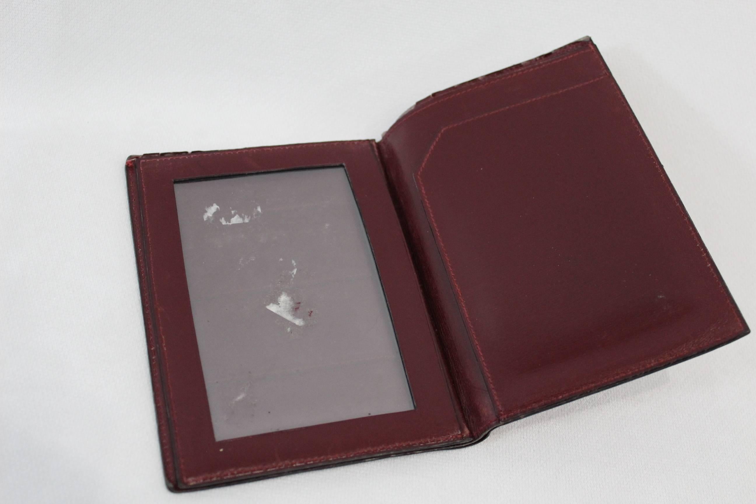 1960's Hermes Vintage Wallet and Photo Holder.  In Fair Condition For Sale In Paris, FR