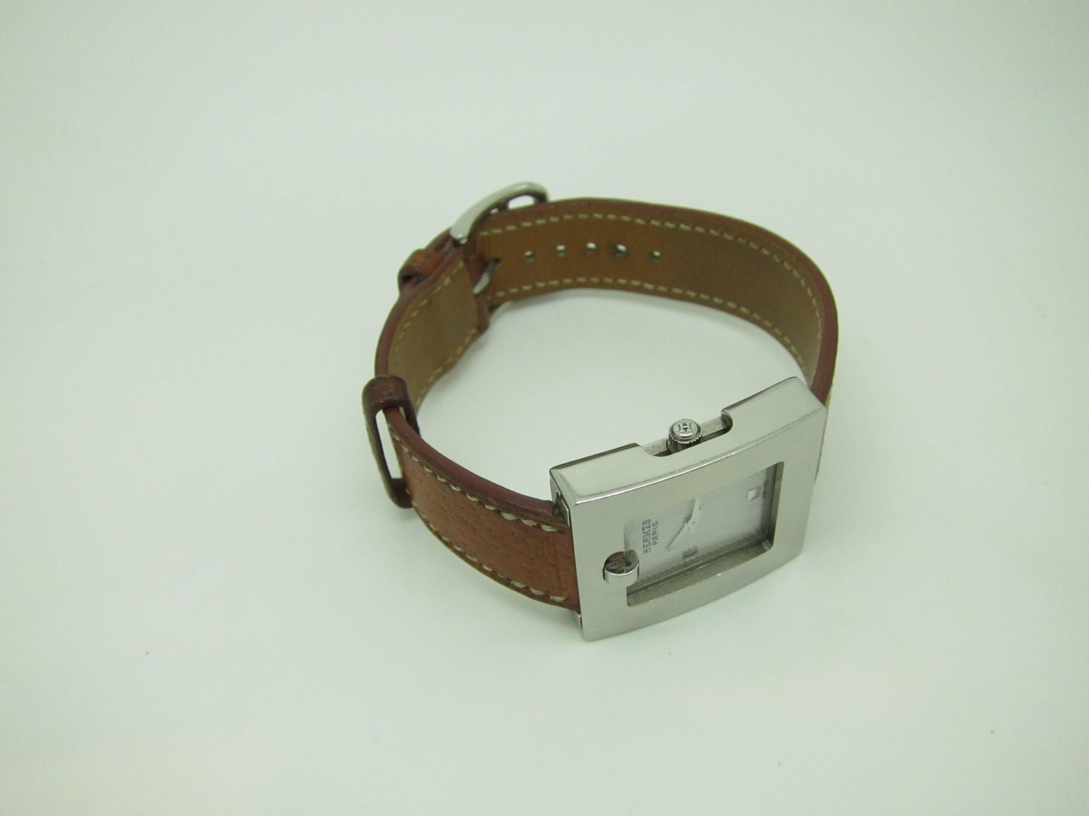 Nice Hermes Belt Watch in steel and leather hermes watch.

Good condition but some scratches in the case ( really light) Band with some patina but no cracking or defect.

