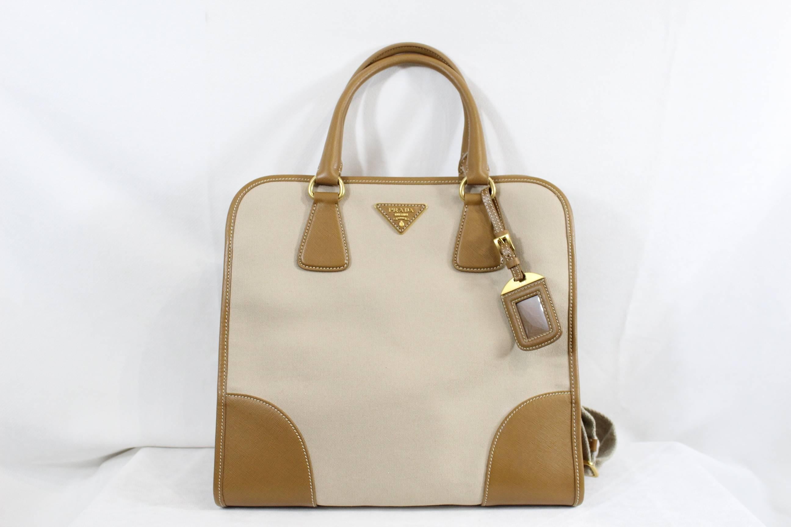 Really nice Prada bag in canvas and safiano brown leather.

Bag hardly used.No signs of wear.

Removable strap.

