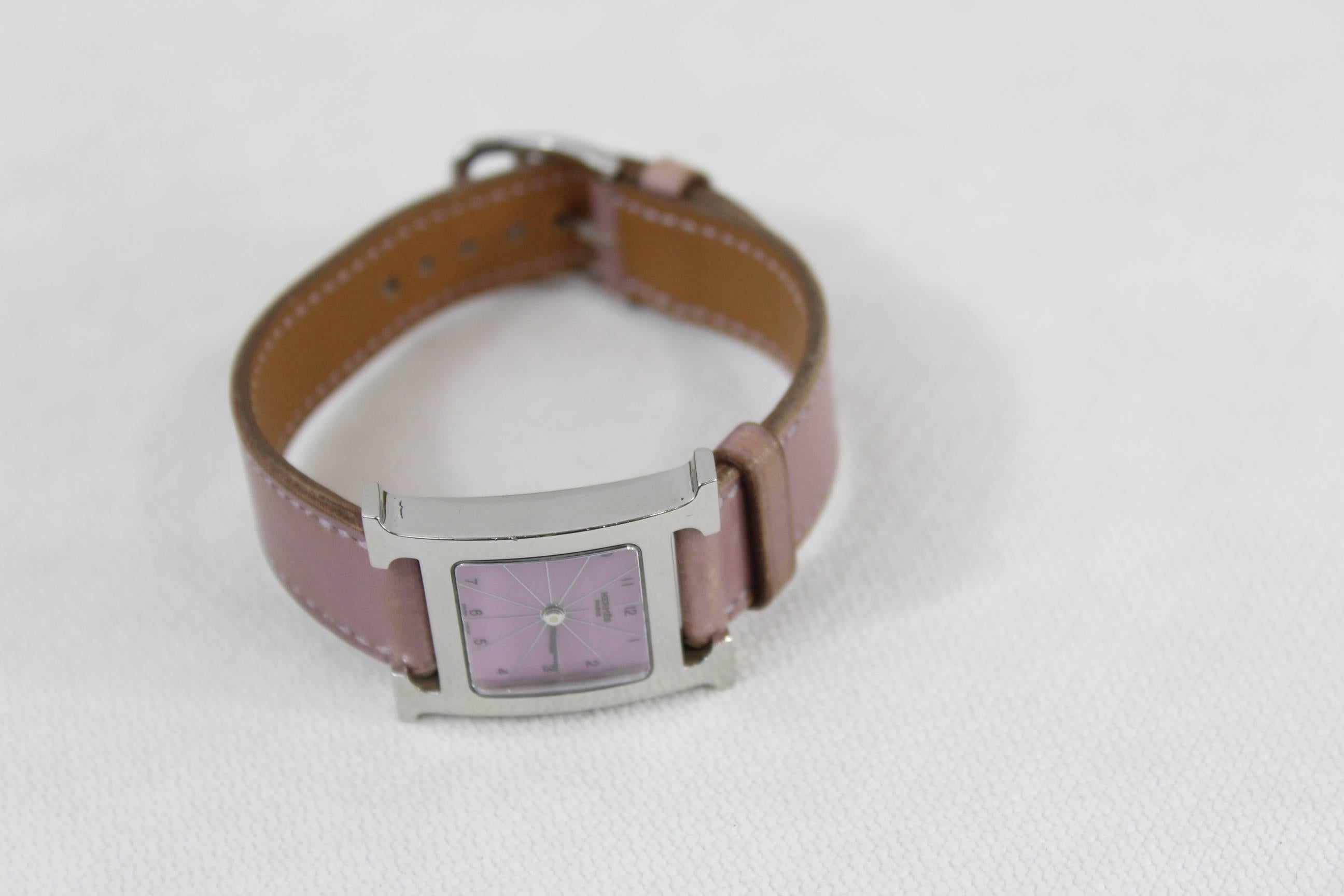 Really nice Hermès Limited eidtion pink watch.
Pink bracelet and dial.
Stainless steel case
Band signes F in a square (2002)
Good working condition
Some patina in the band
Minor scratches from use in the case but nothing important