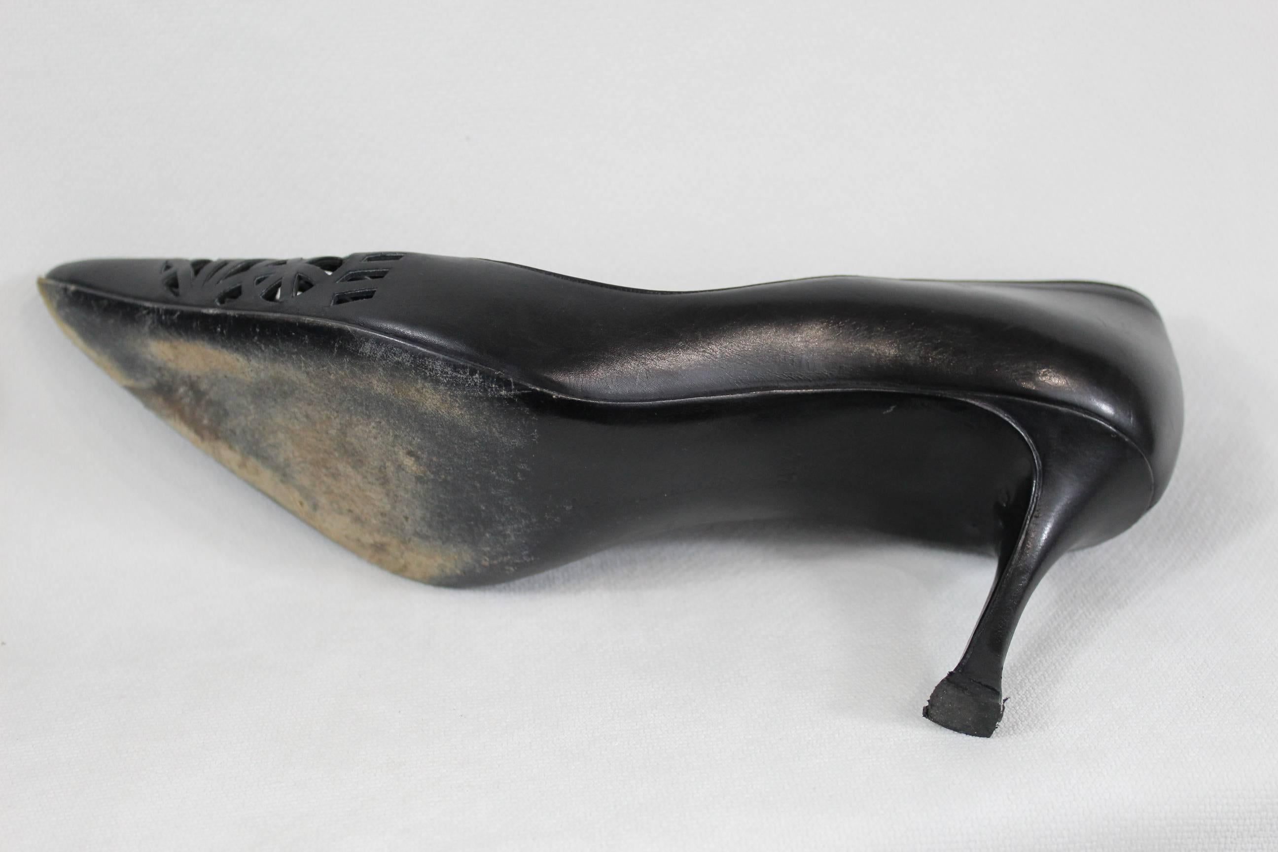 Women's or Men's Manolo Blahnik Black Leather Shoes. Size 7 (38, 5)