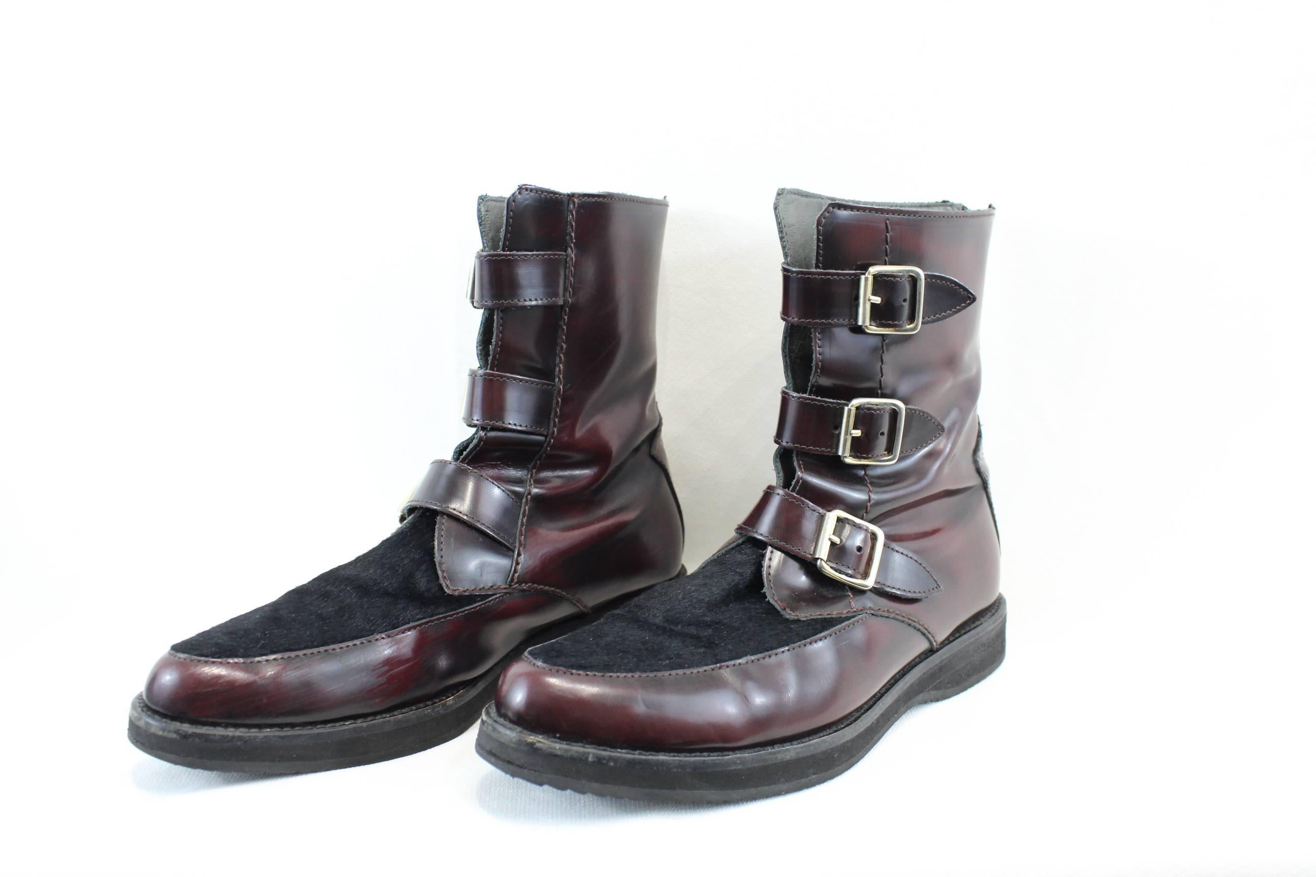 Amazing Boots from Alexander McQueen in Dark Red Patented  and Calfskin leather In Good Condition For Sale In Paris, FR