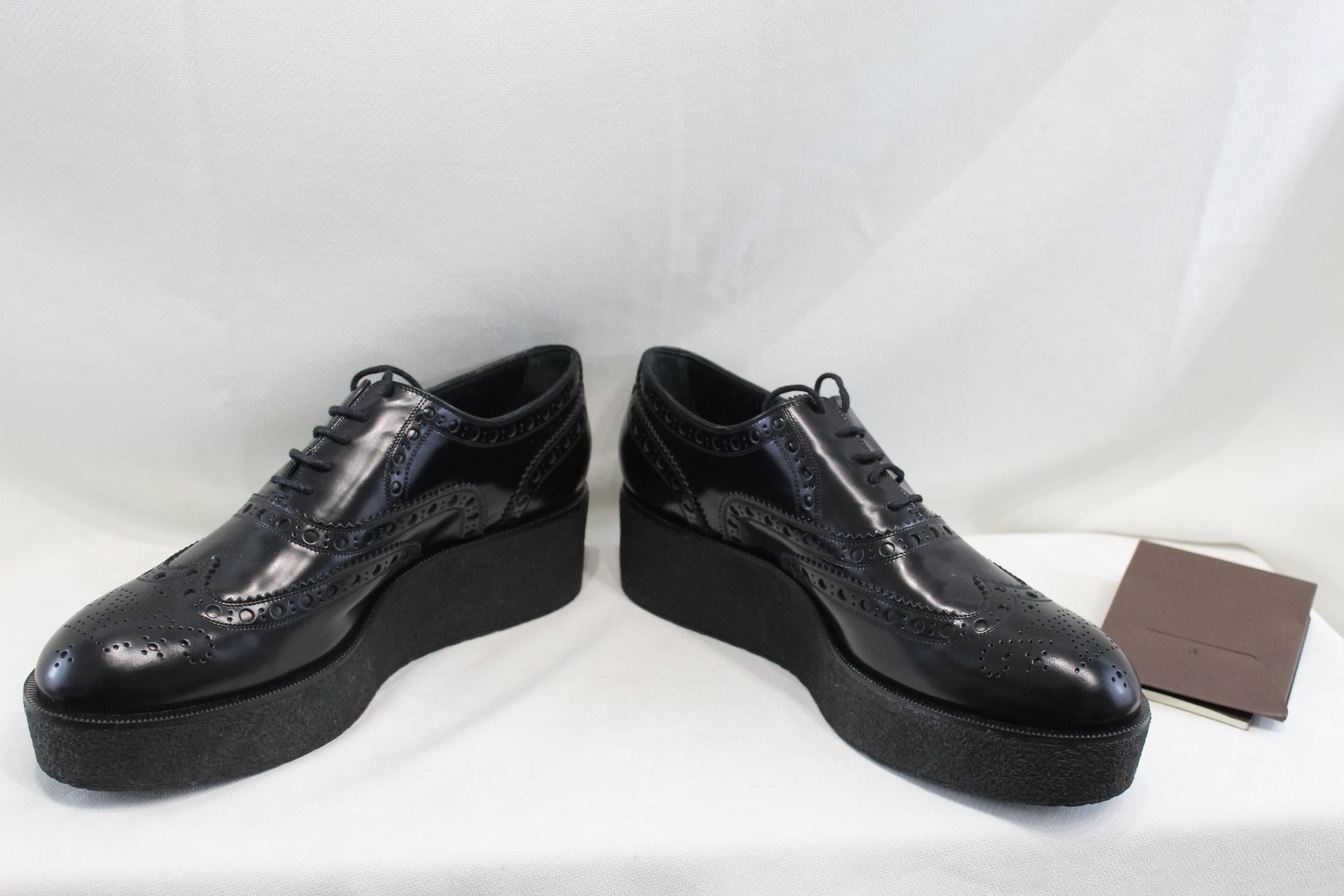 2015 Like New Louis Vuitton Black Dernie Shoes. Size 7, 5 In New Condition In Paris, FR