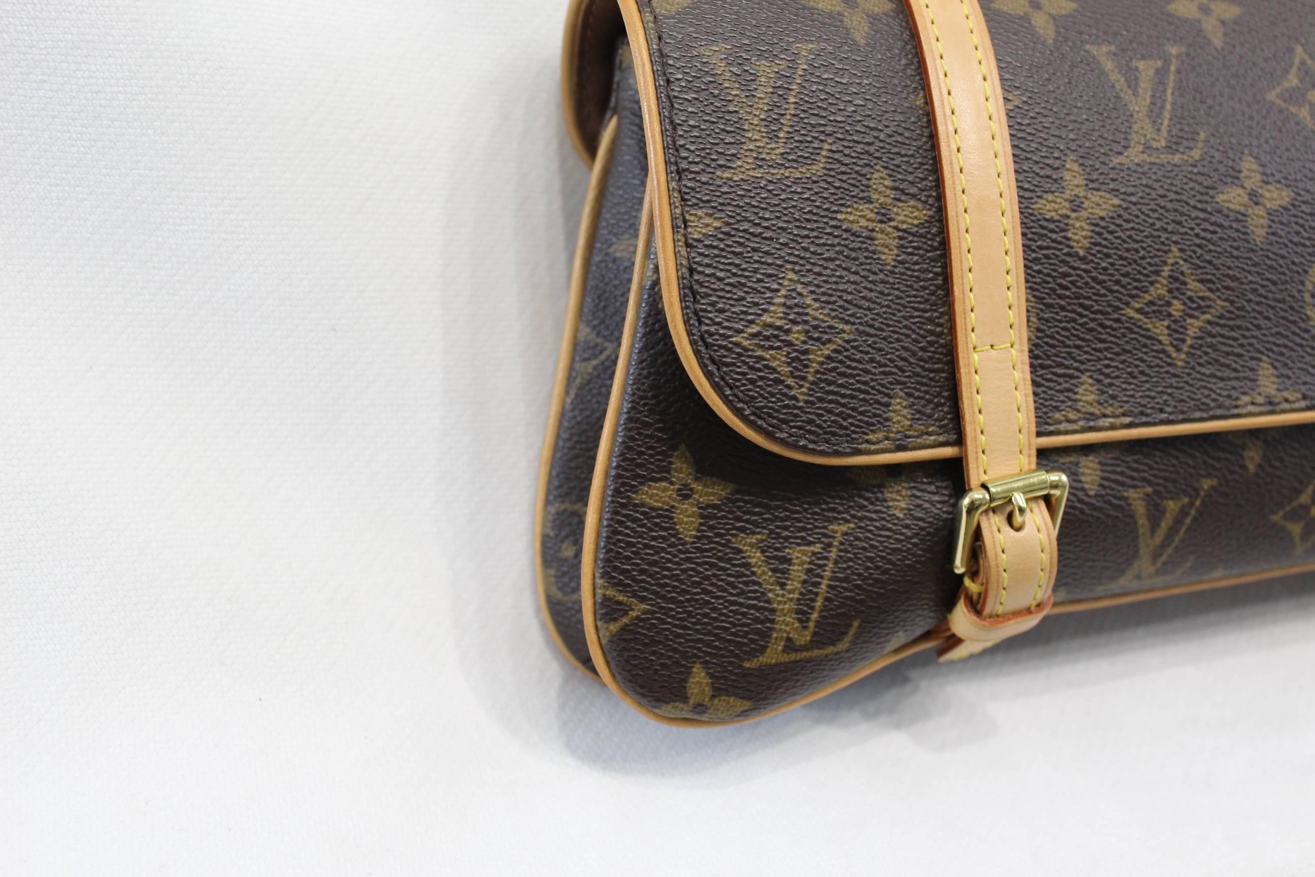 Louis Vuitton Marelle Shoulder Bag (big size). Excellent condition In Excellent Condition In Paris, FR