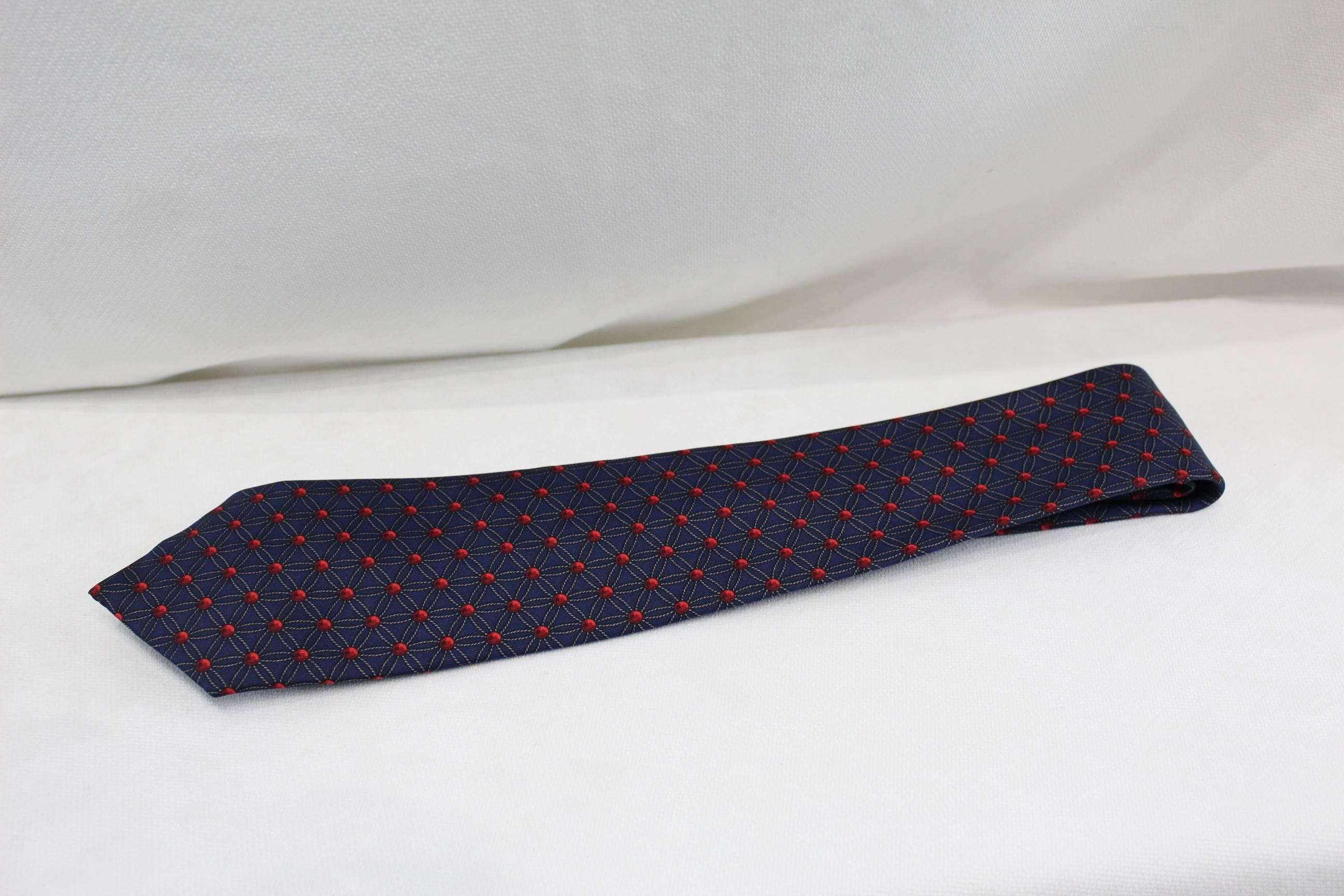 Really nice Vintage Hermes blue silk tie.

God condition, no stains.