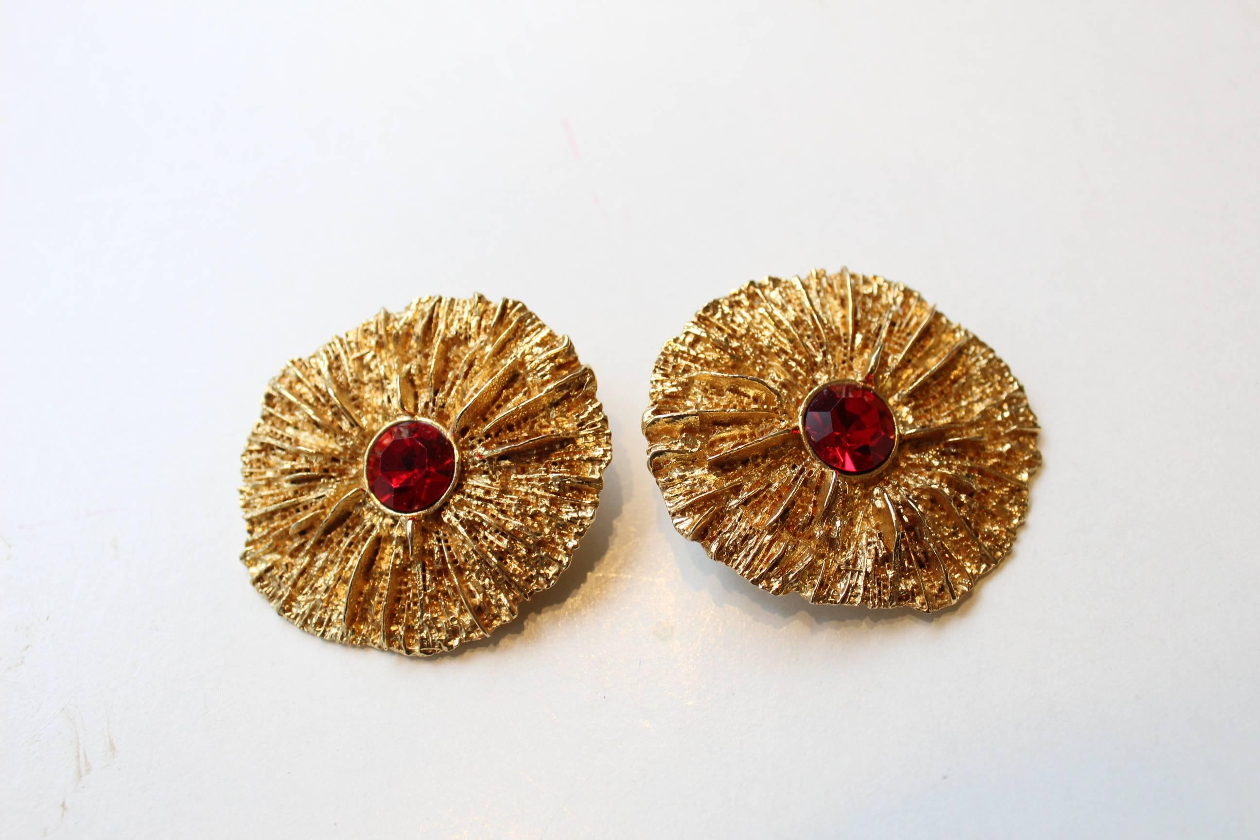 Yves Saint Laurent Gold Plate earrings In Excellent Condition For Sale In Paris, FR