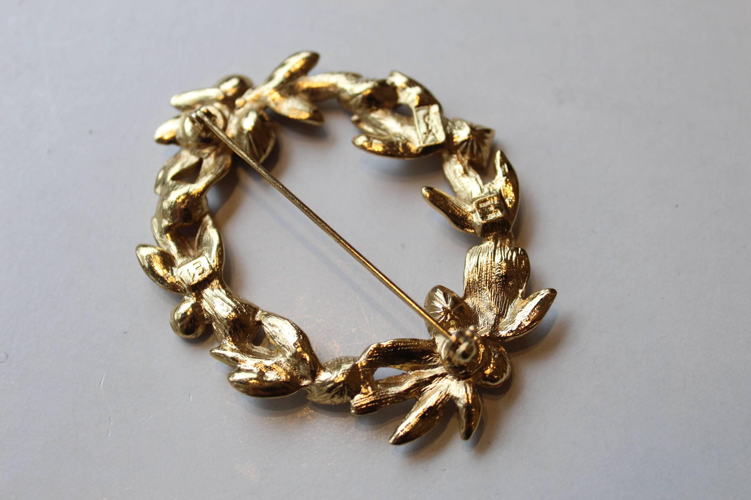 Yves Saint Laurent  Laurel Wreath Gold Plated Brooch In Excellent Condition For Sale In Paris, FR