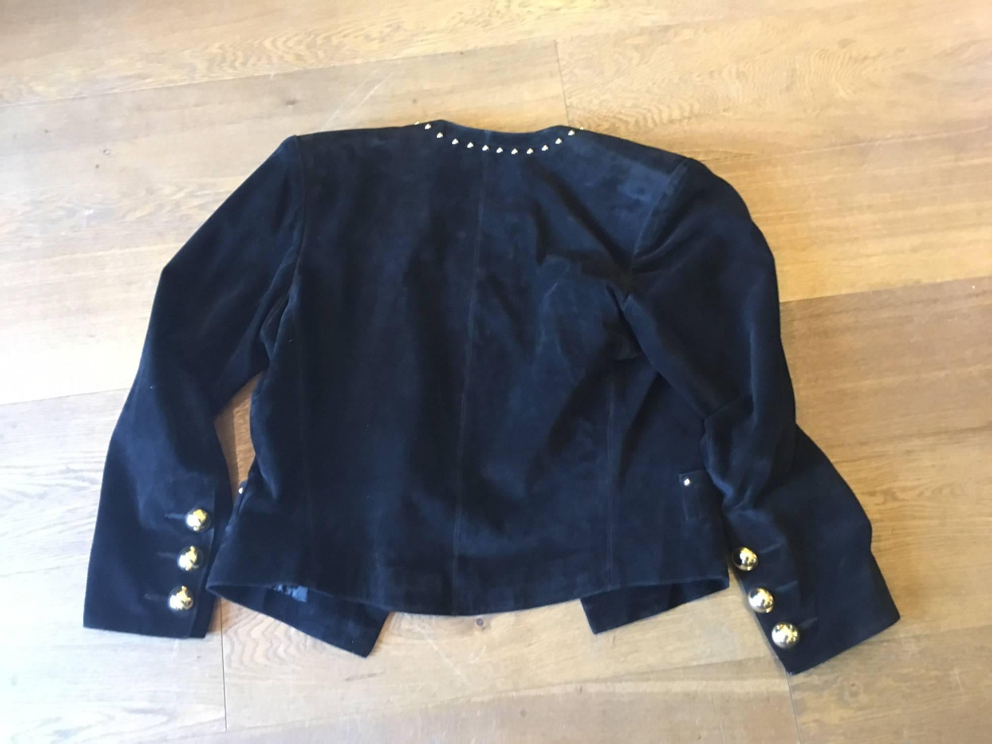 Awesome vintage YSL black studded leather jacket.

Size 40

Awesome style for this vintage piece