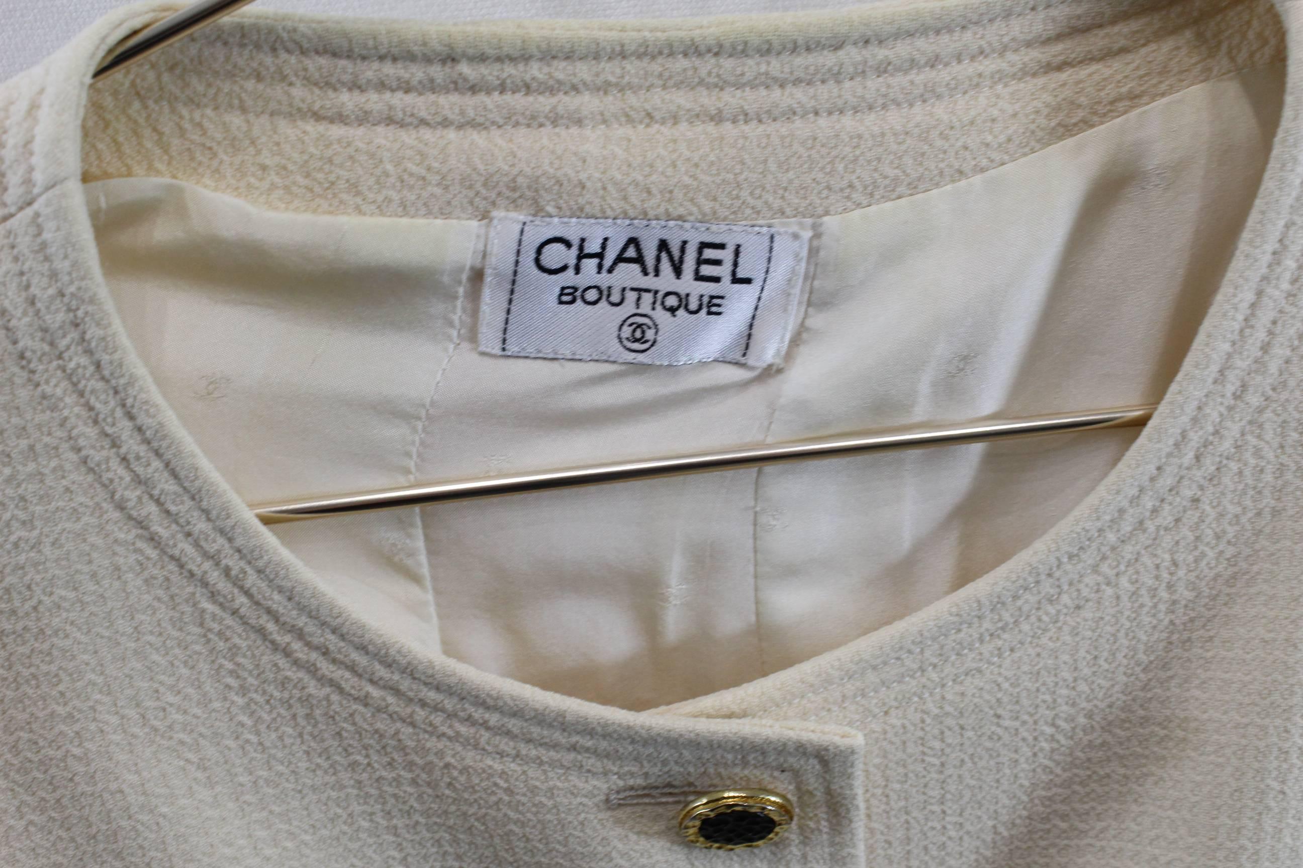 Women's Chanel Vintage Beige Suit with Golden Bouttons For Sale
