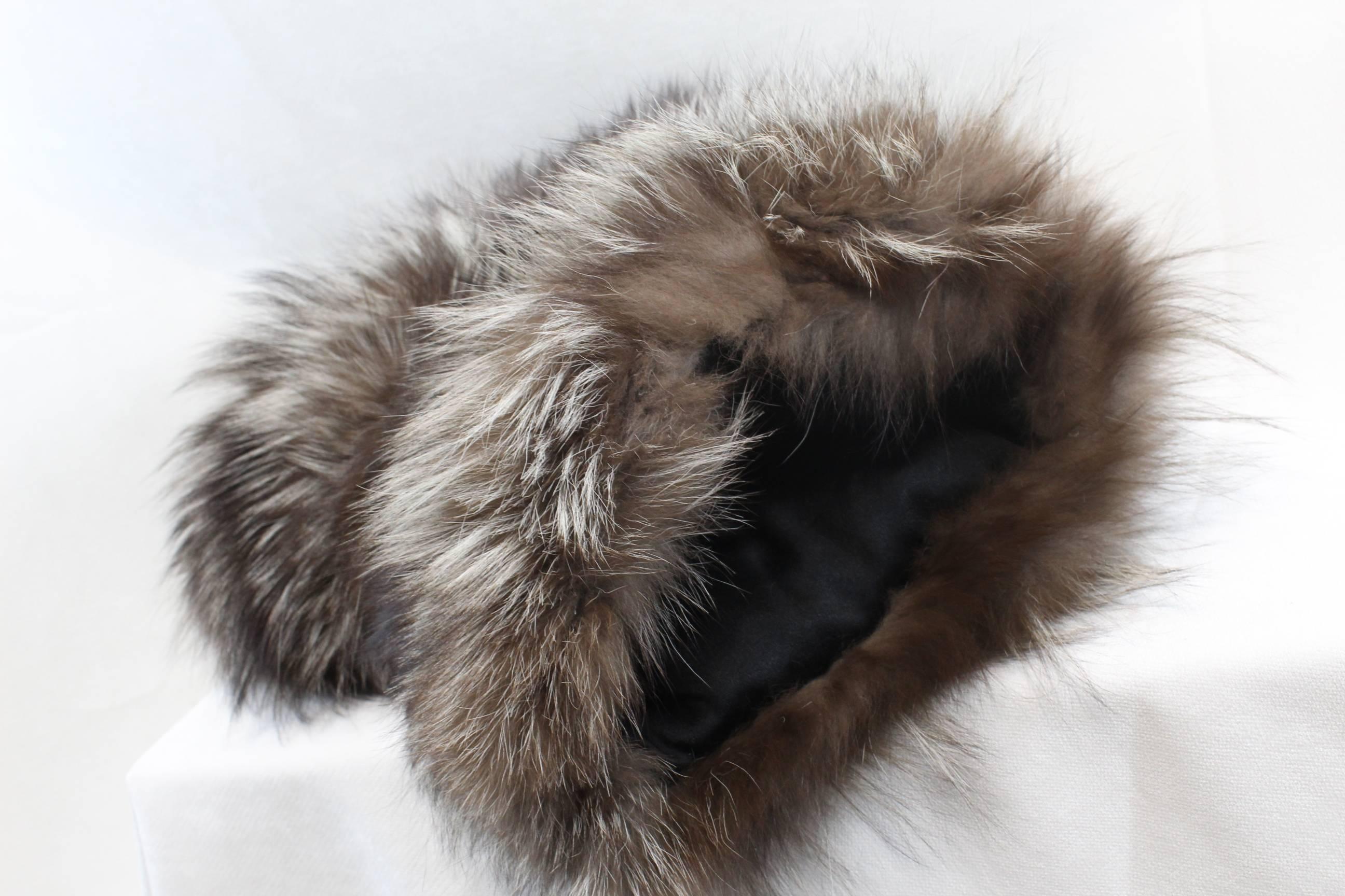 Large  Big Silver Fox Hands  Muff / Gloves  In Good Condition In Paris, FR