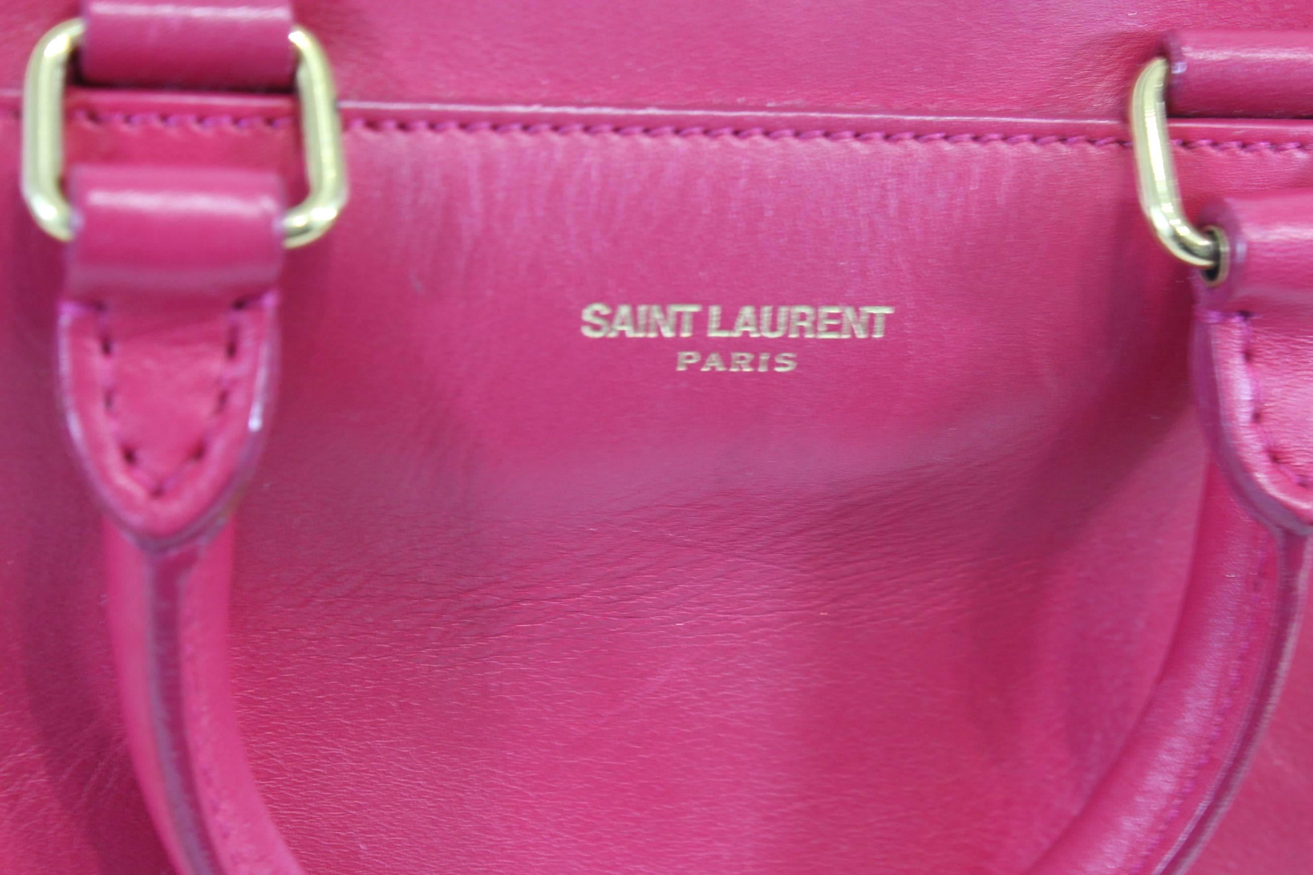 Yves Saint Laurent Toy Duffle Bag in Dark Pink Leather In Good Condition For Sale In Paris, FR