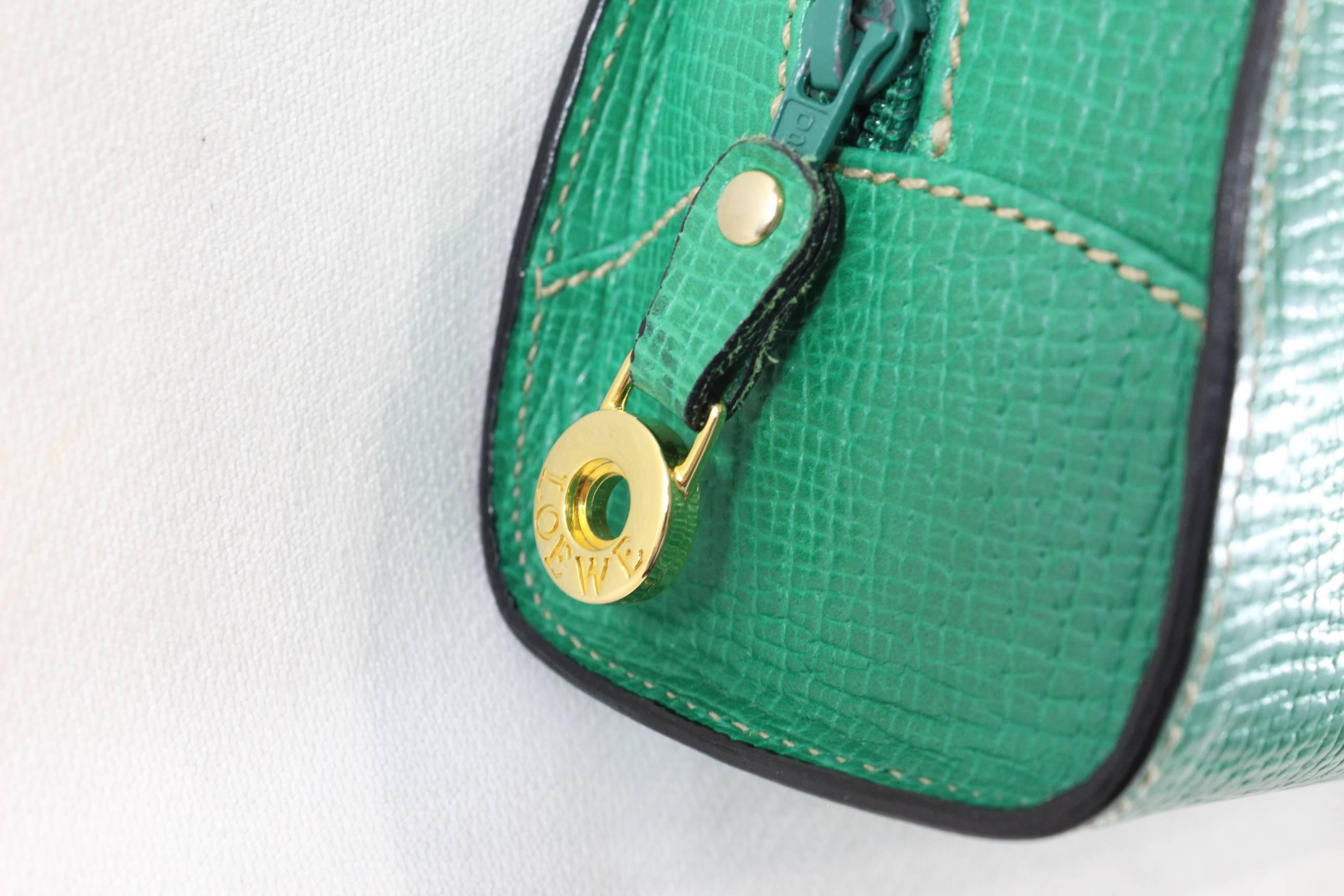 Really Nice Super Original  Loewe Green Leather Bag  In Excellent Condition In Paris, FR