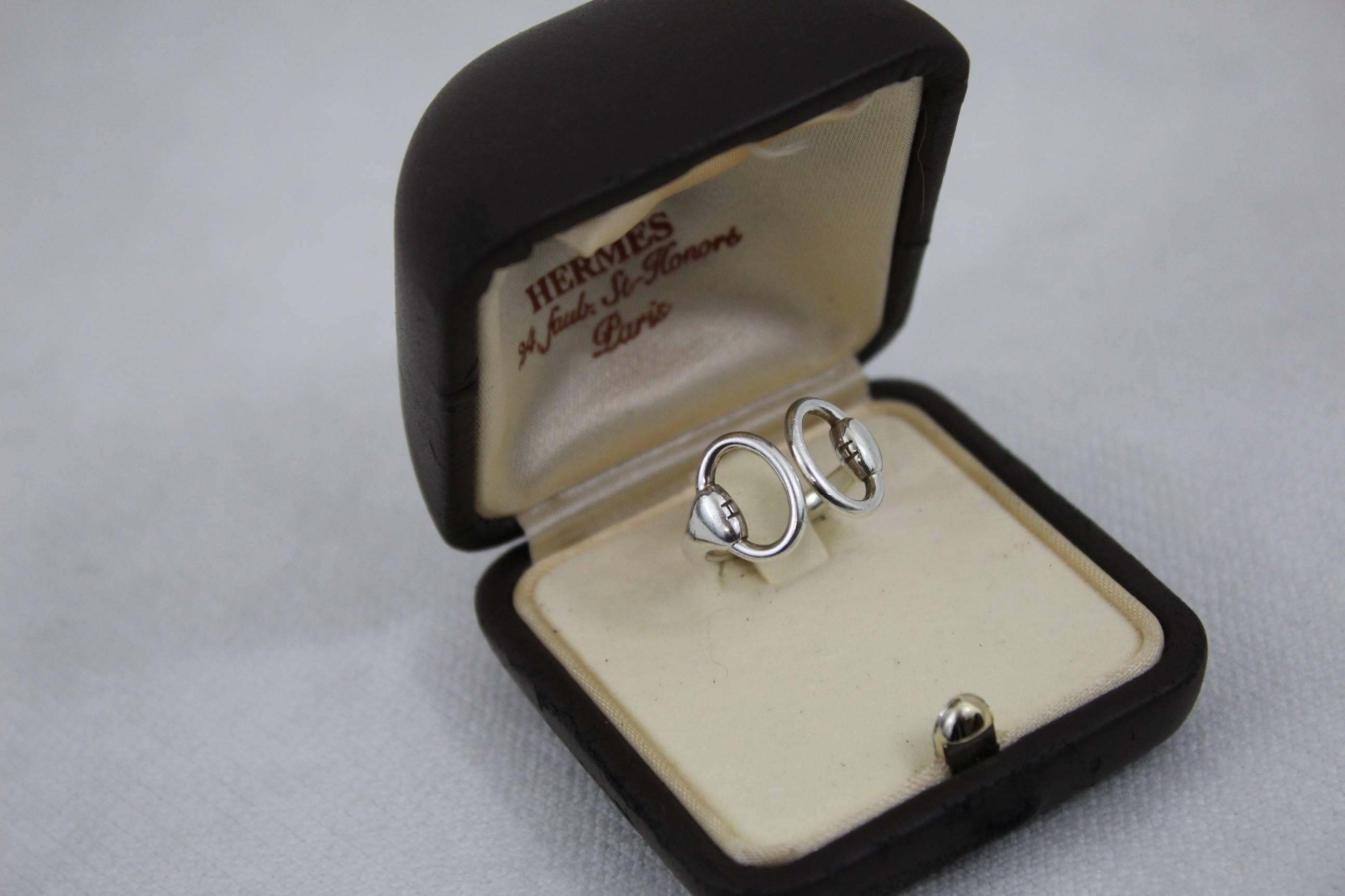Awesome Vintage Hermes nausicaa Ring in sterling silver.

With box

Godd condition. 

Size european 53