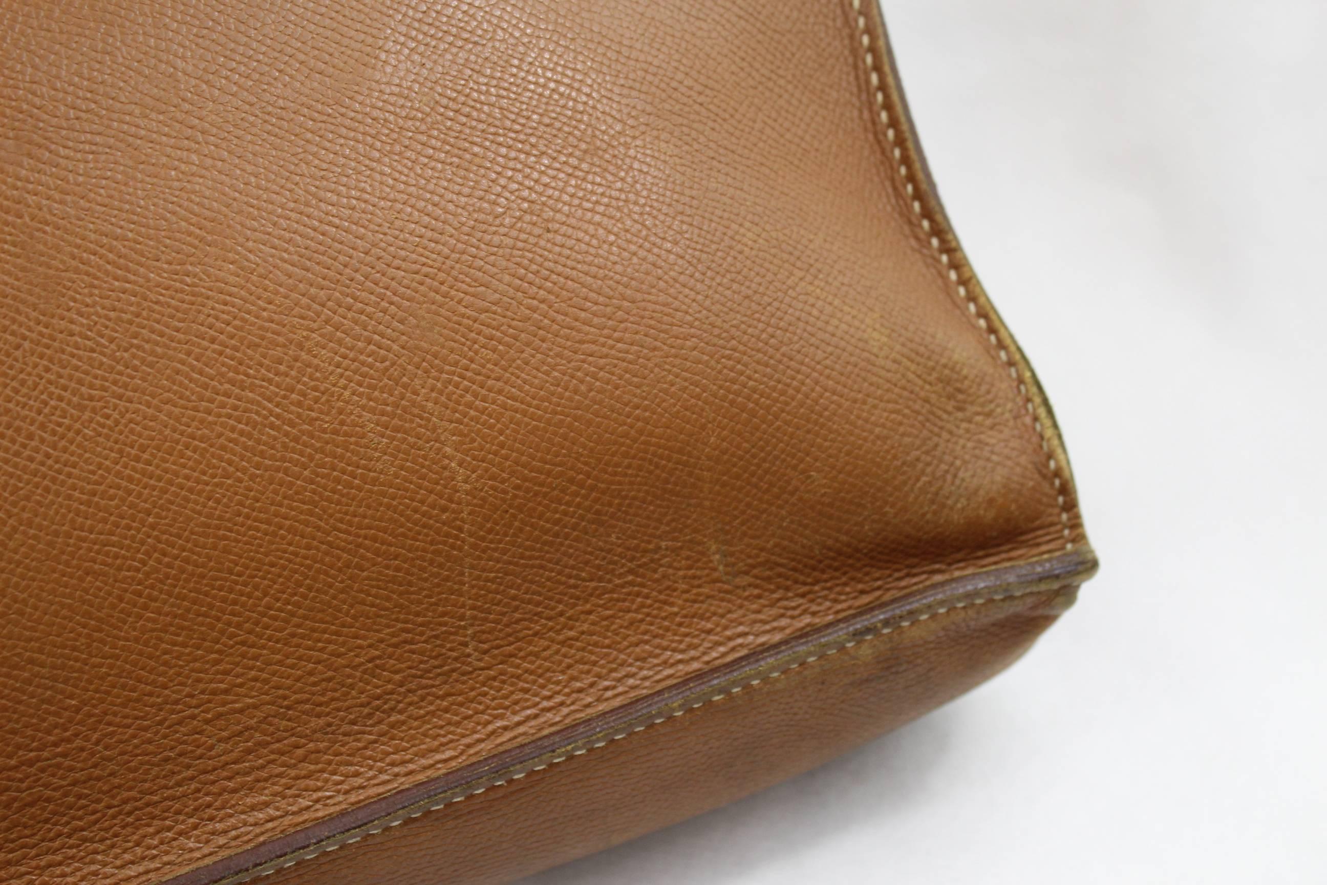 Hermes Vintage Sac a Depeches Briefcase in golden graned leather In Fair Condition In Paris, FR
