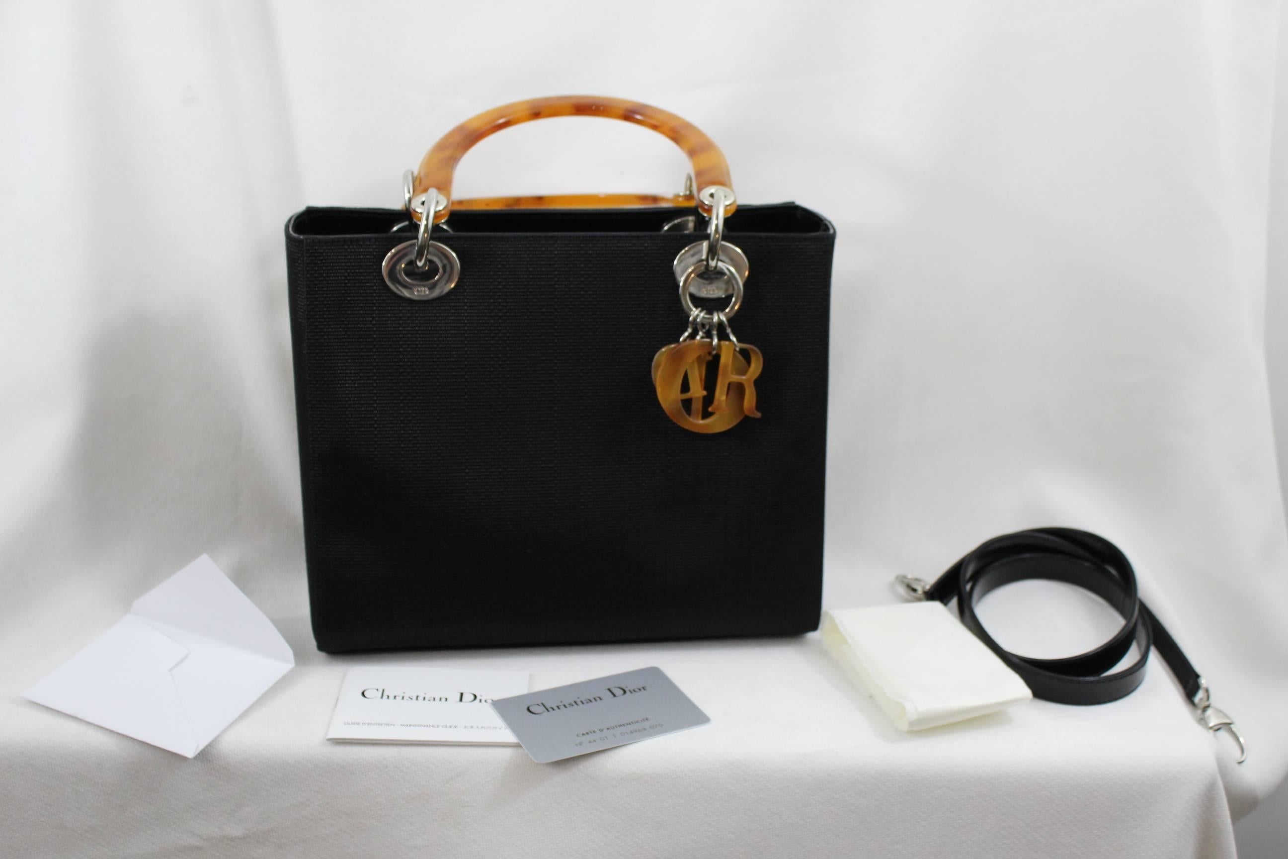 Awesome Ladu Dior Black small bag (24 cm) with shoulder strap.

bag new never used.

Dust bag and card.