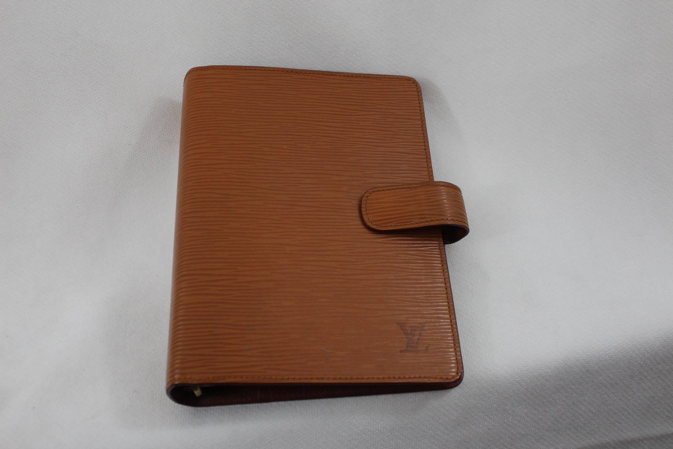 Louis Vuitton Vntage Epi Leather MM Agenda. Very Good Condition In Good Condition In Paris, FR