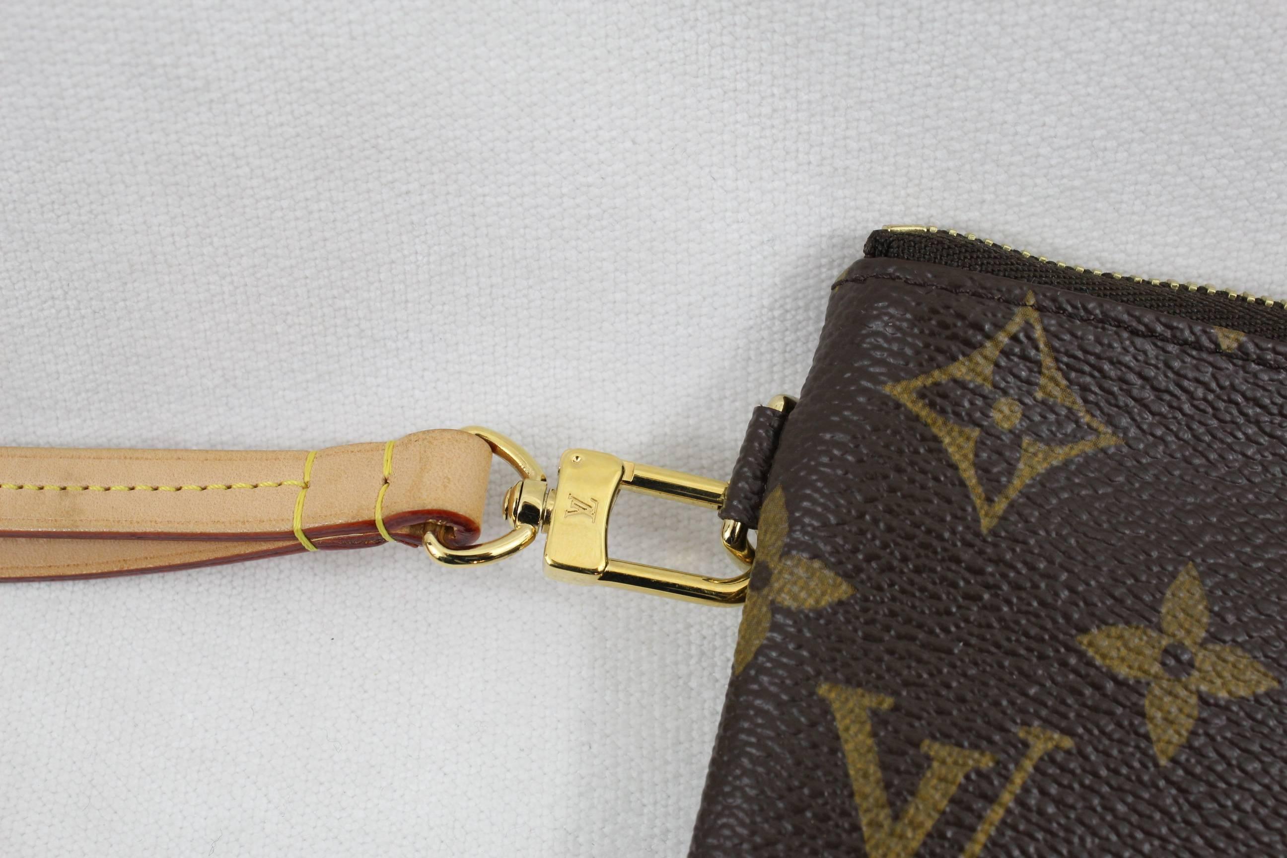 Louis Vuitton Collectible Clutch from the Trunk & Bags Collection In Excellent Condition For Sale In Paris, FR