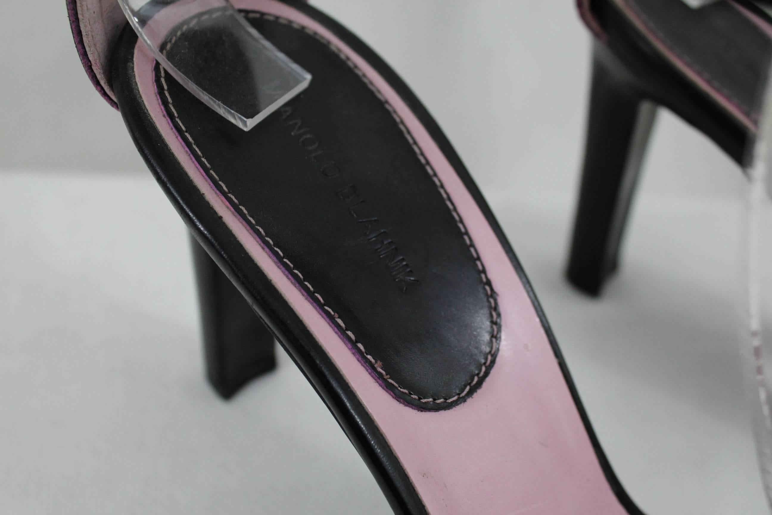 Manolo Blahnik Pink and Black leather Sandals. Size 8 US (38 1/2 EU) In Good Condition For Sale In Paris, FR