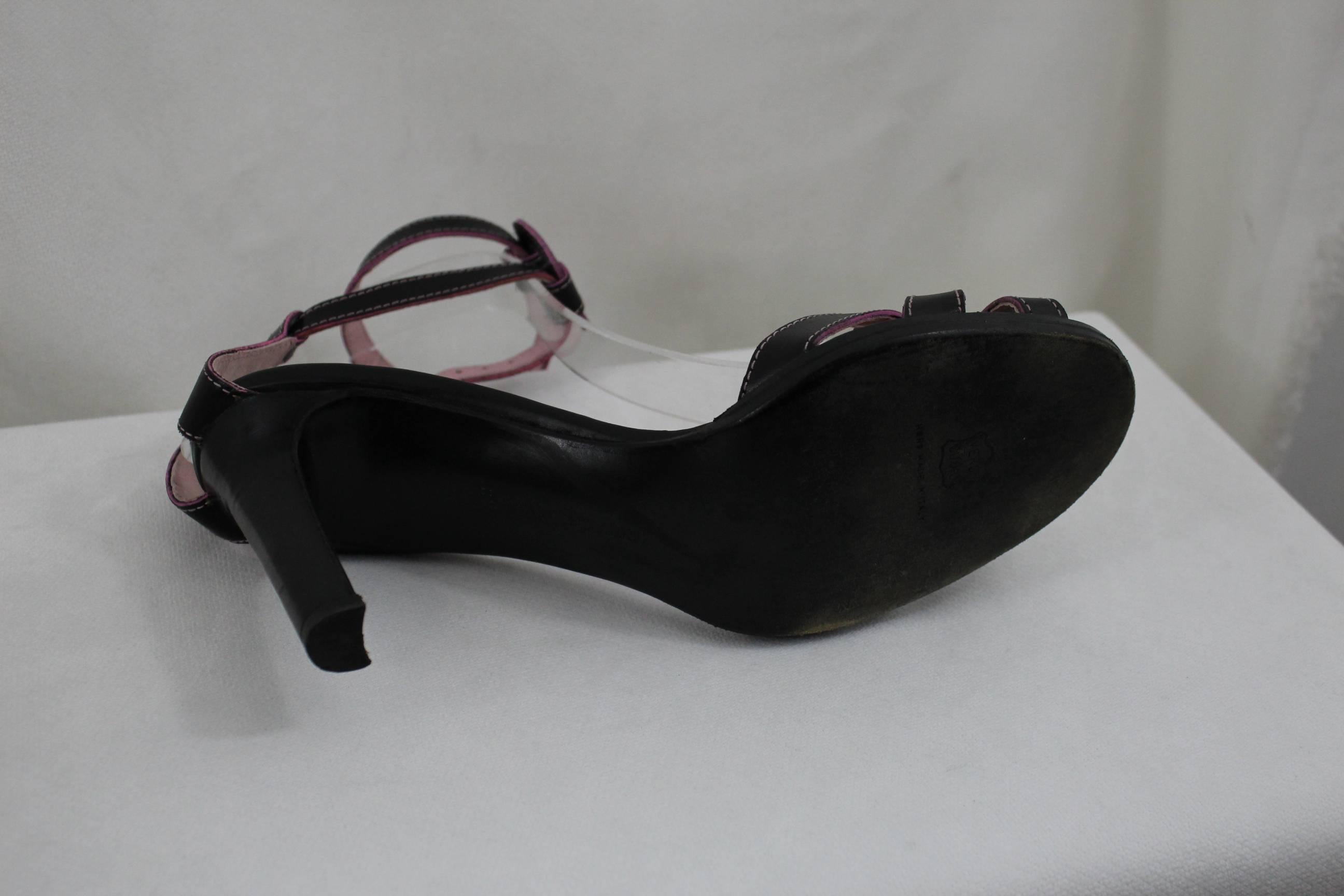 Nice pair of sandals from manolo Blahnk in pink and blakc leather

Heel 3,5 inches

Good condition