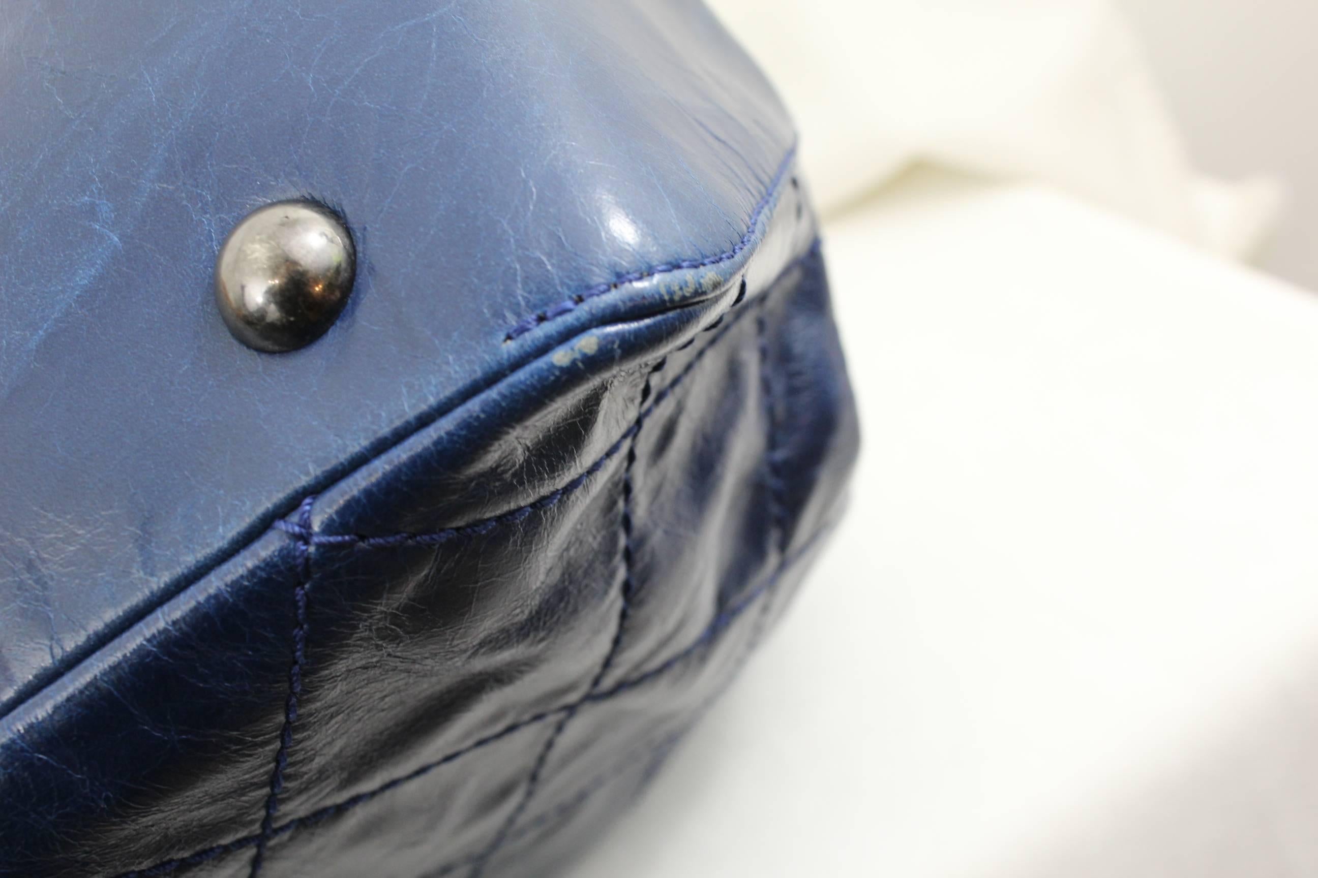 2015 Chanel Blue Shoulder Bag In Good Condition In Paris, FR