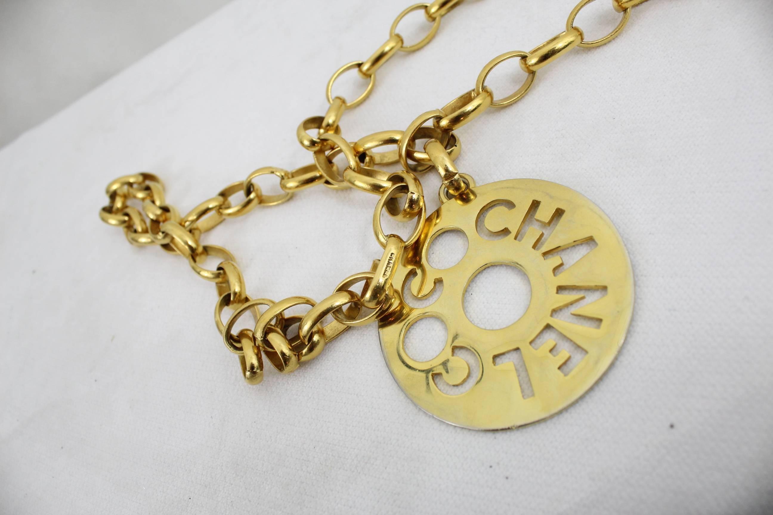 Vintage 90's Gold Plated metal Coco Long Chanel Necklace In Good Condition In Paris, FR