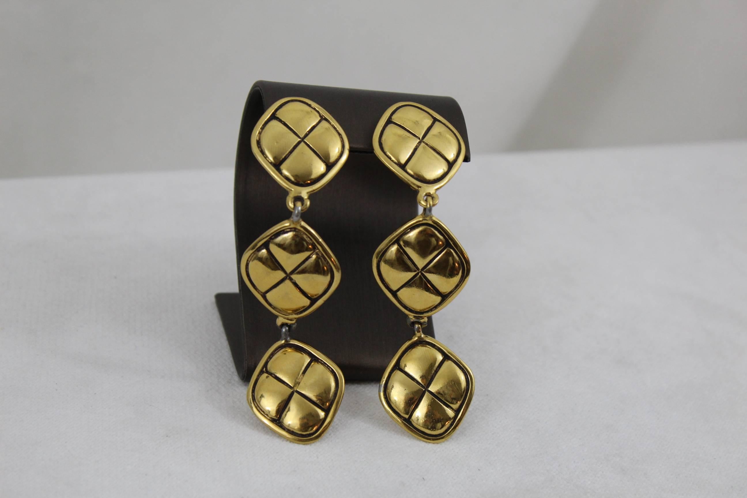 Vintage Chanel Gold Plated Earrings In Fair Condition In Paris, FR
