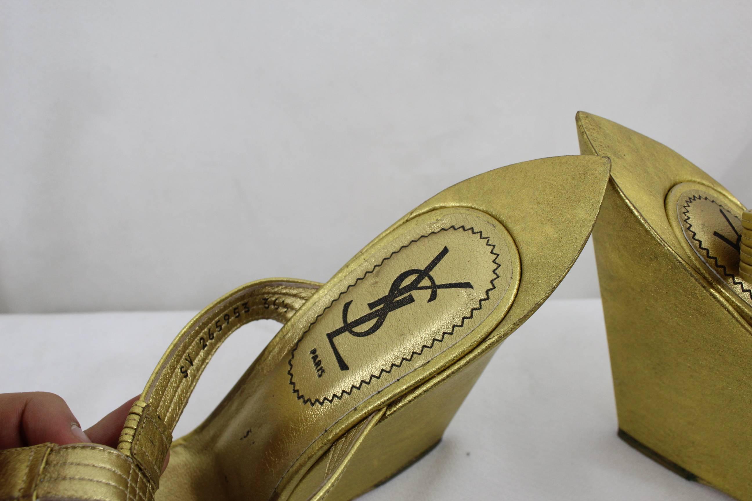Yves Saint Laurent Totem Golden sandals. Size 5.5 In Excellent Condition In Paris, FR
