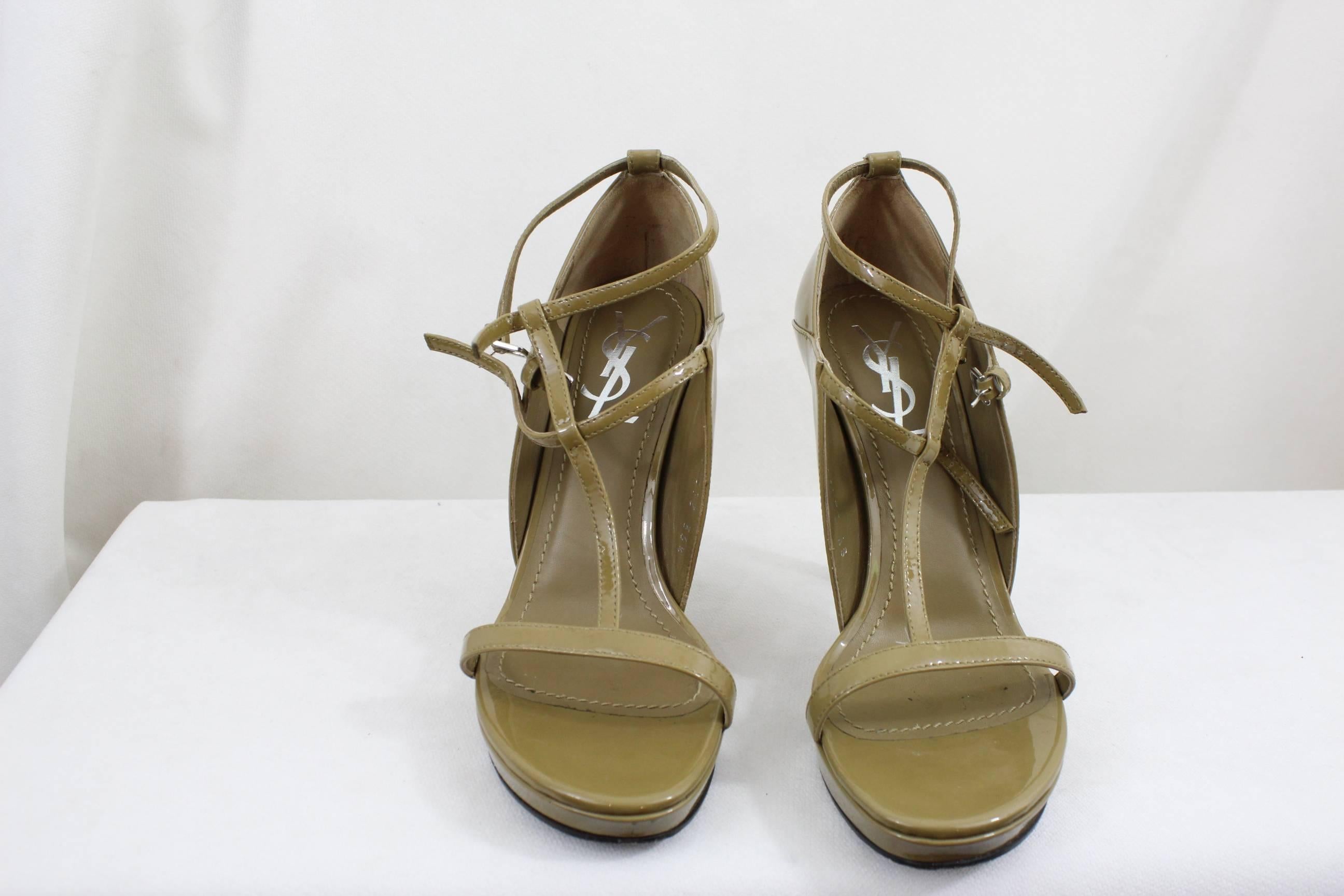Women's Really nice pair of Yves Saint Laurent sandals in Patented Leather. Size 5.5 US  For Sale