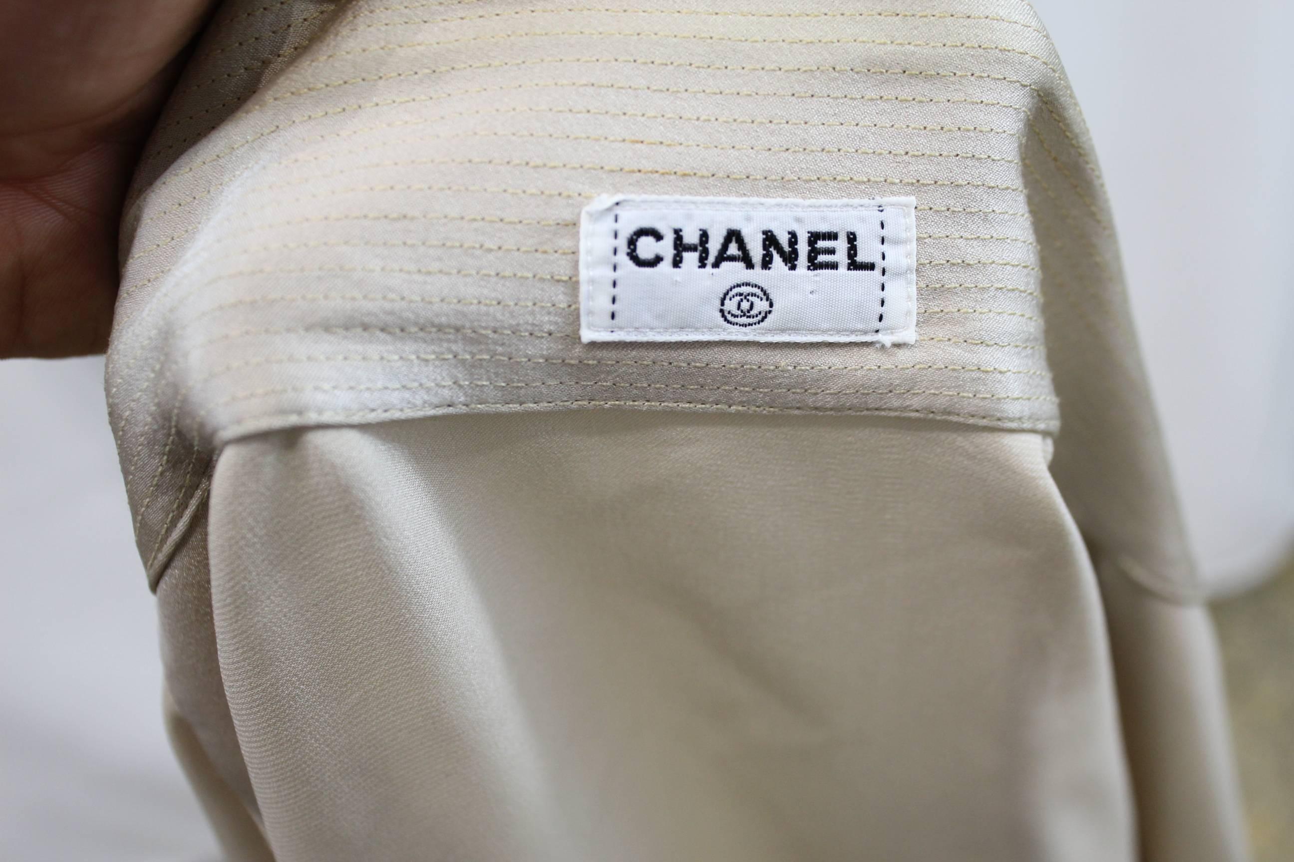 Women's 2009 Chanel Silk Blouse from Cruise Collection. far condition. Retailed 1200$ For Sale