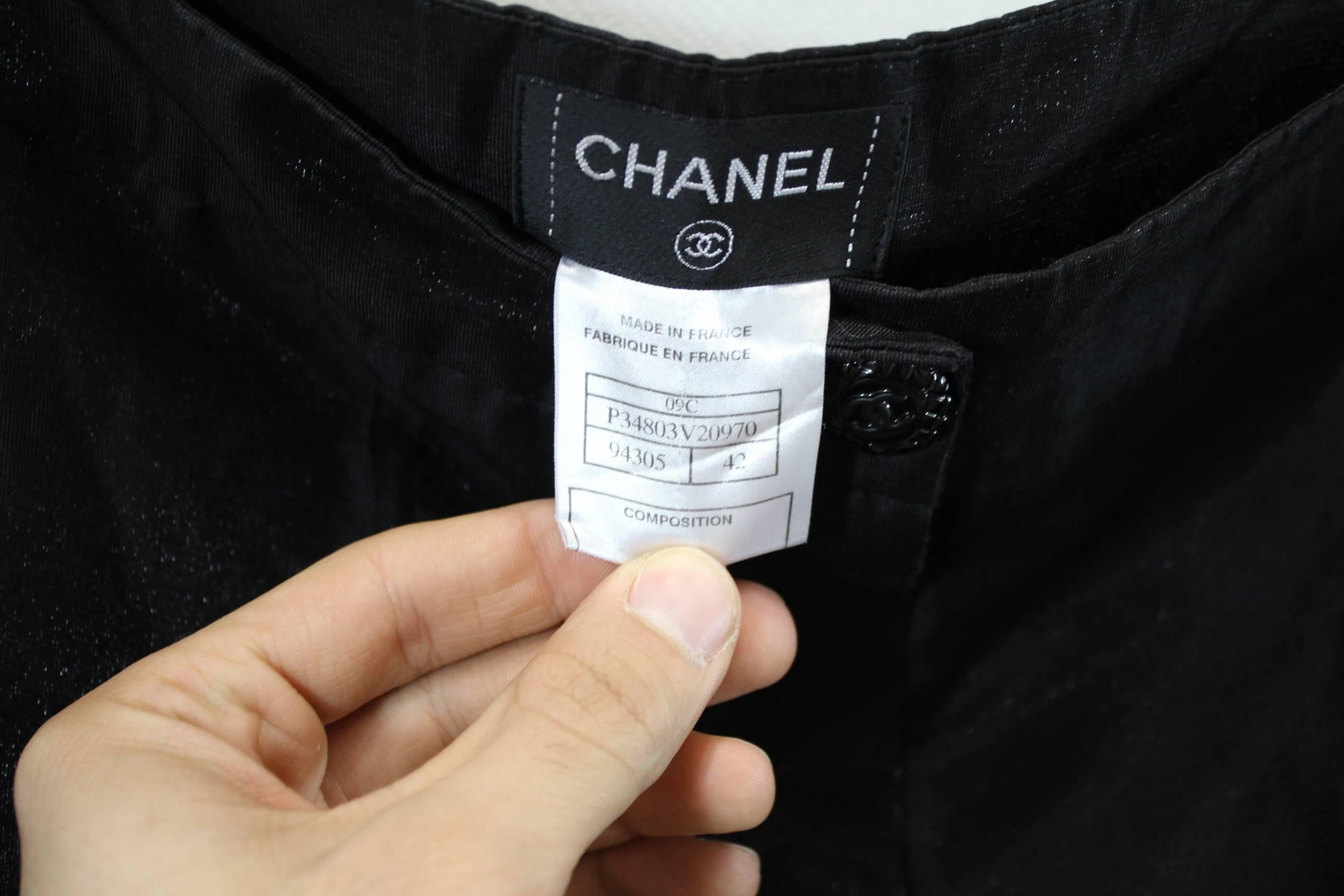 Reallly nice trousers from Chanel 2009 Cruise Collection.

they have shiny relfects.

Size europena 44

Really good condition.