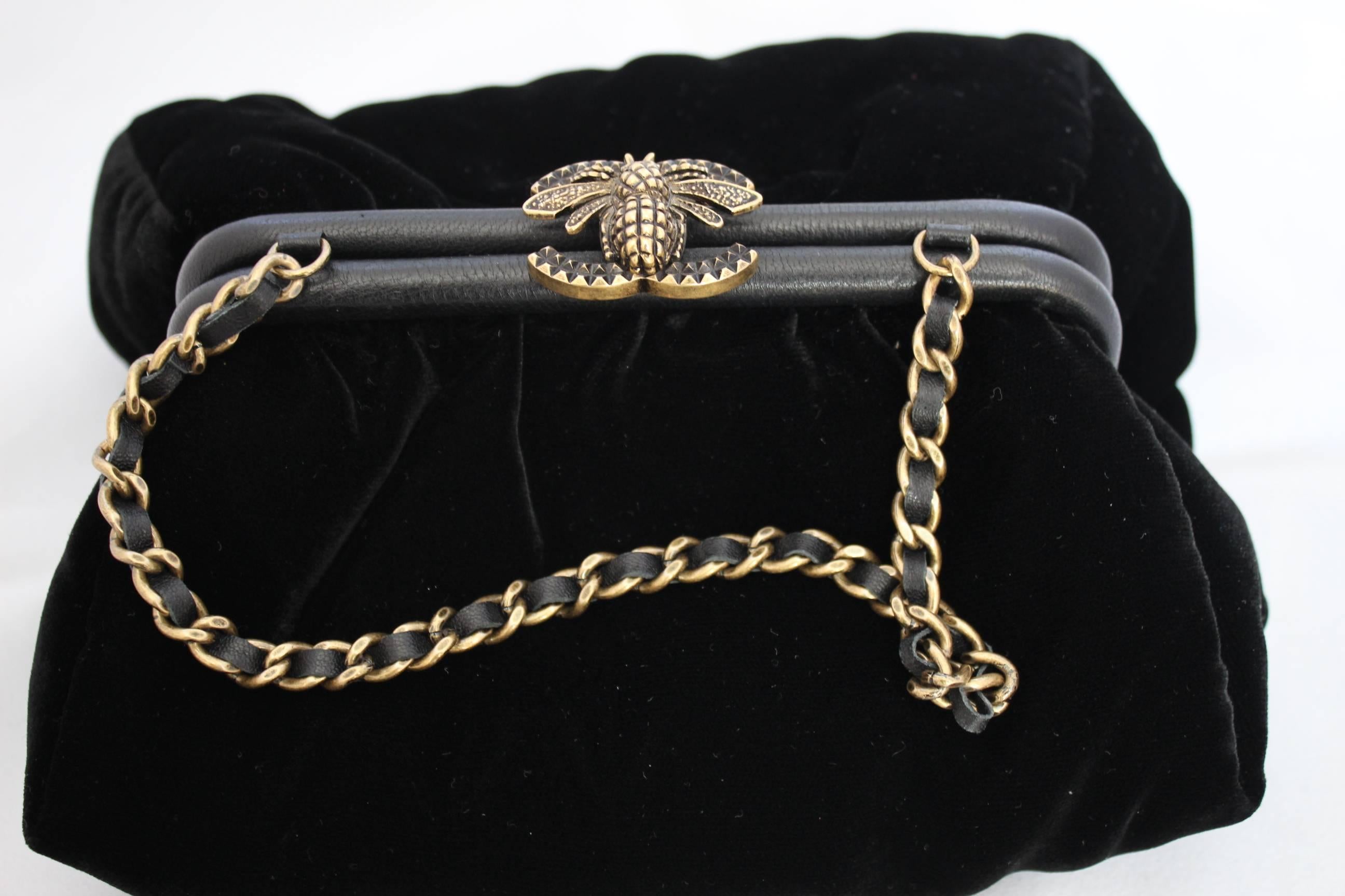 Gorgeous Bag from Chanel with an awesome clasp featuring a Bee.

Sold with dust bag.

Really good condition.