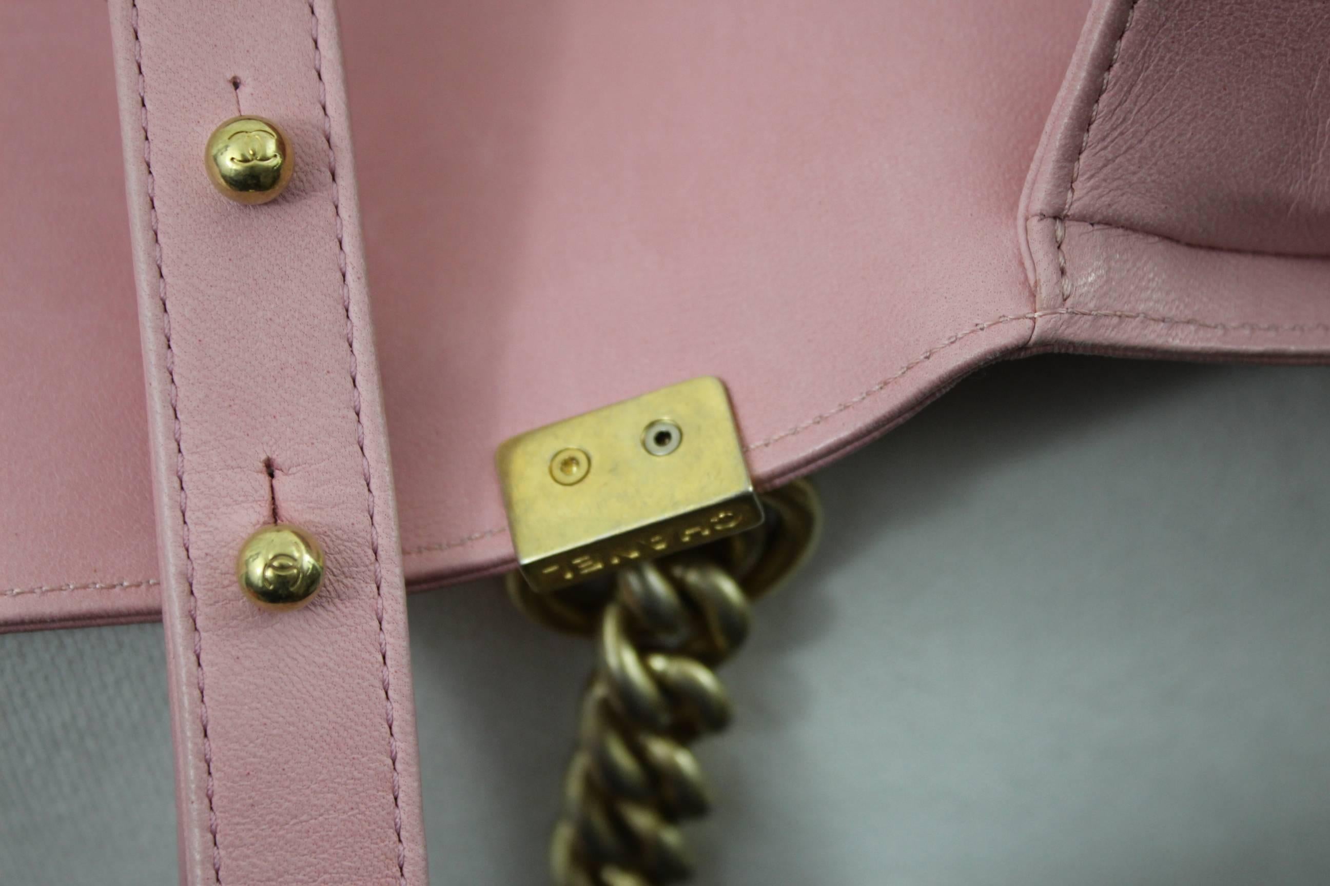 Chanel Pink Leather and Tweed Boy. Big size. Golden hardware 4
