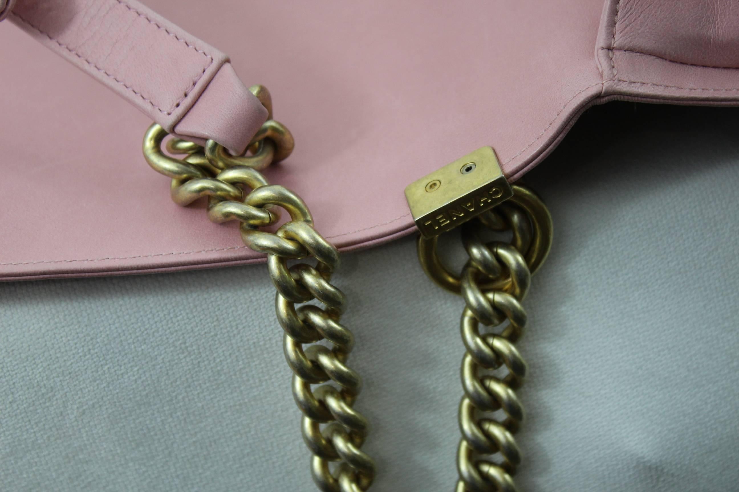 Chanel Pink Leather and Tweed Boy. Big size. Golden hardware 2
