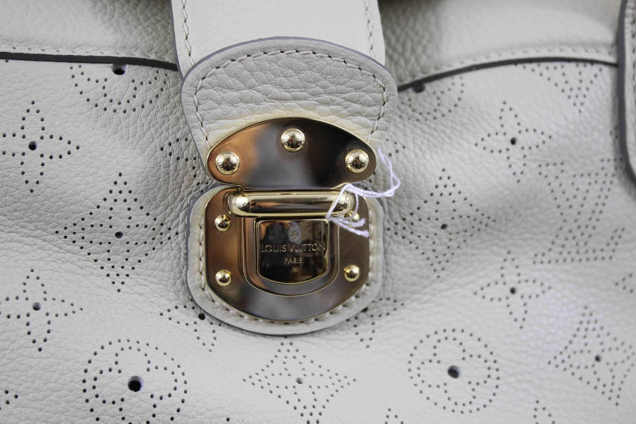 Louis Vuitton Mahina Leather Cirrus MM Bag. Excellent Condition 1