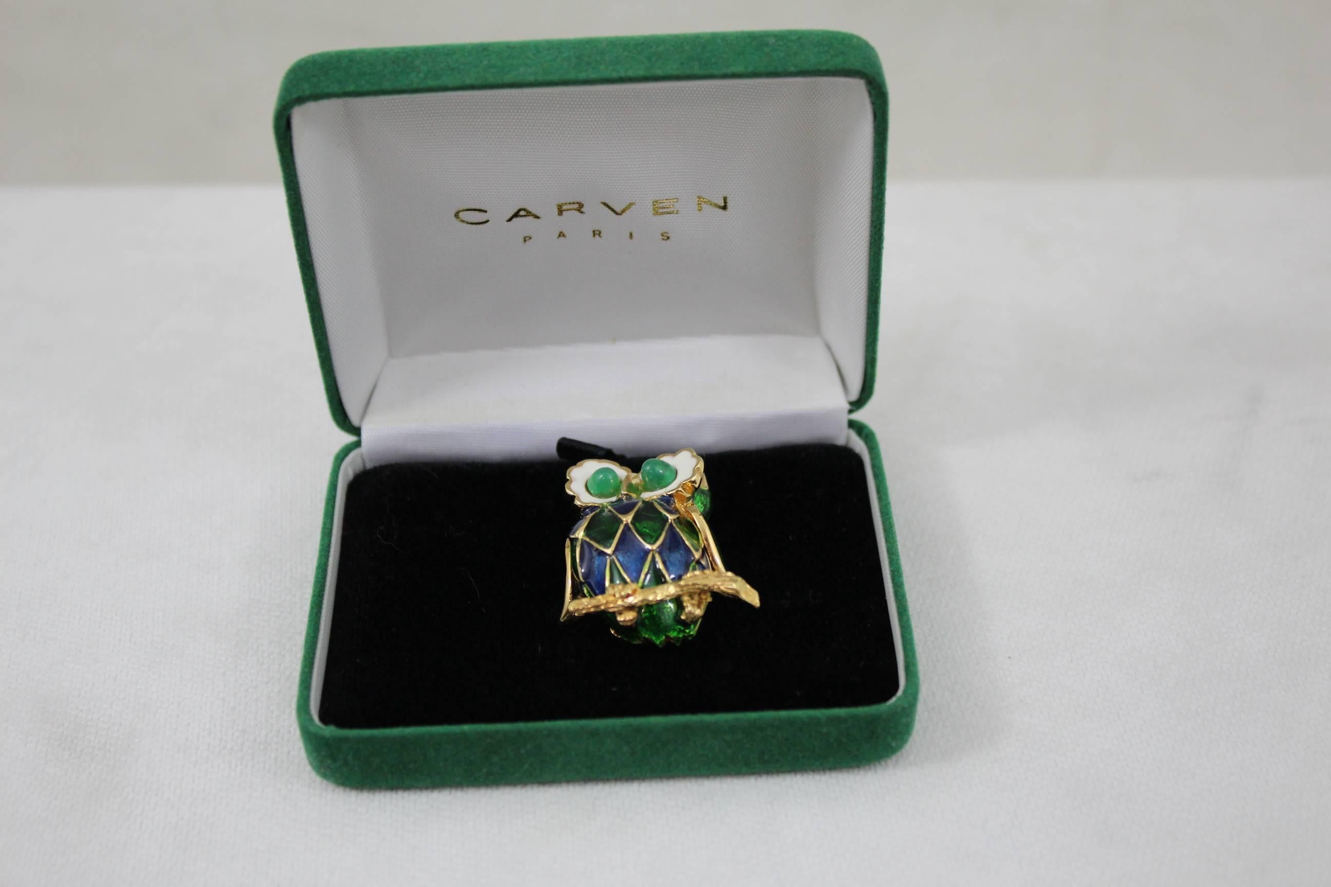 Really nice Carven owl brooche in emanel, gold plated and stones.

reallly good condition.

Sold with box