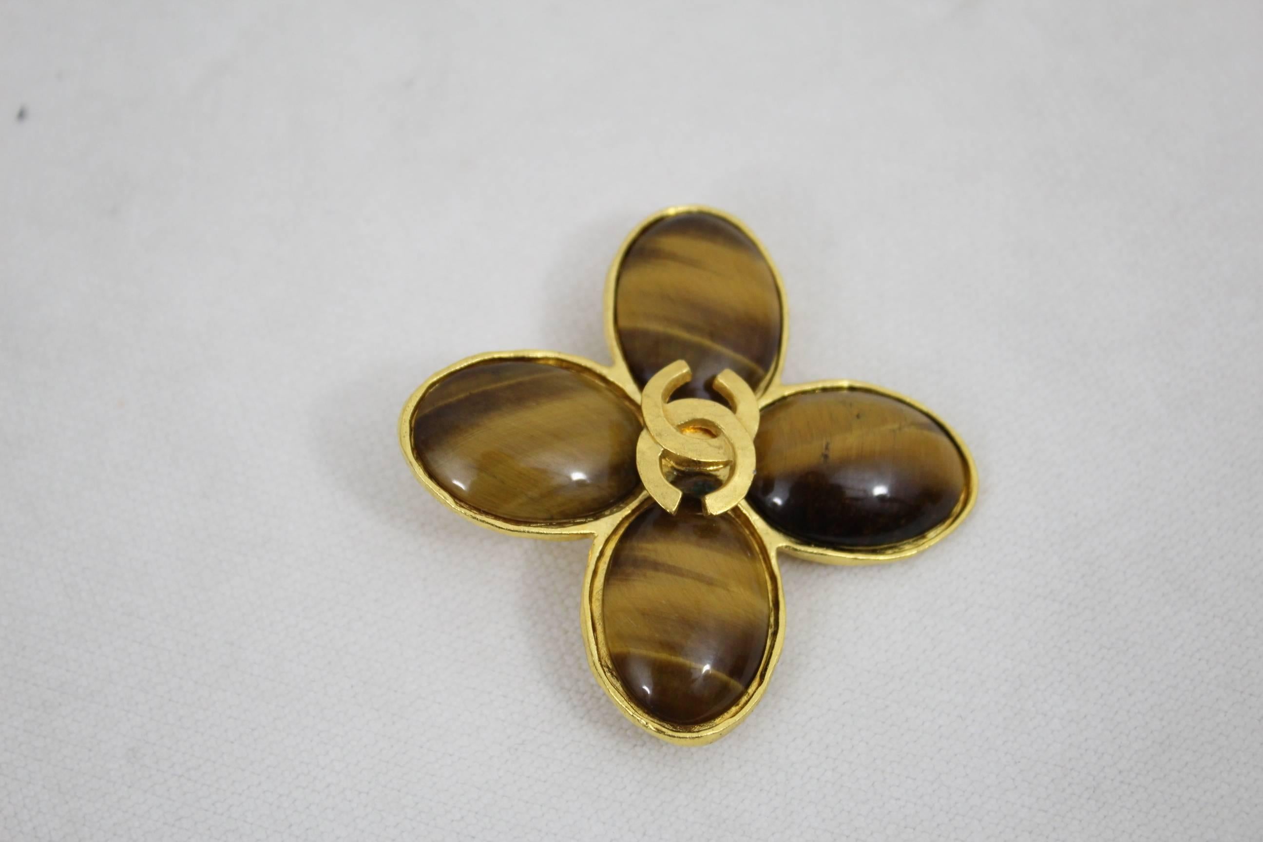 Chanel Vintage gold plated and glass style Amber Brooch. In Good Condition In Paris, FR
