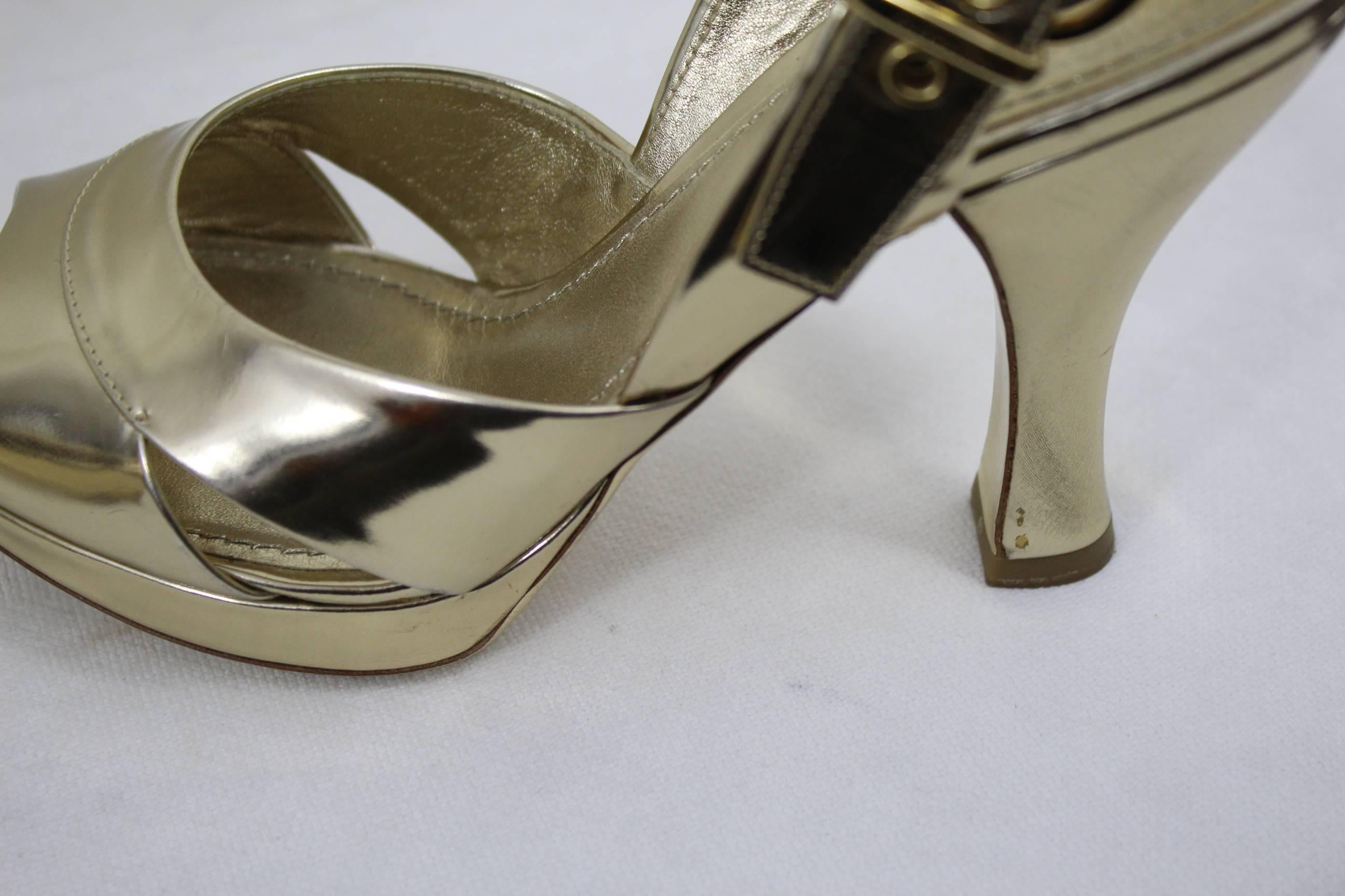 Amazing Golden patented Leather Louis Vuitton Shoes. Size 35 1/2 (US 4.5) 1