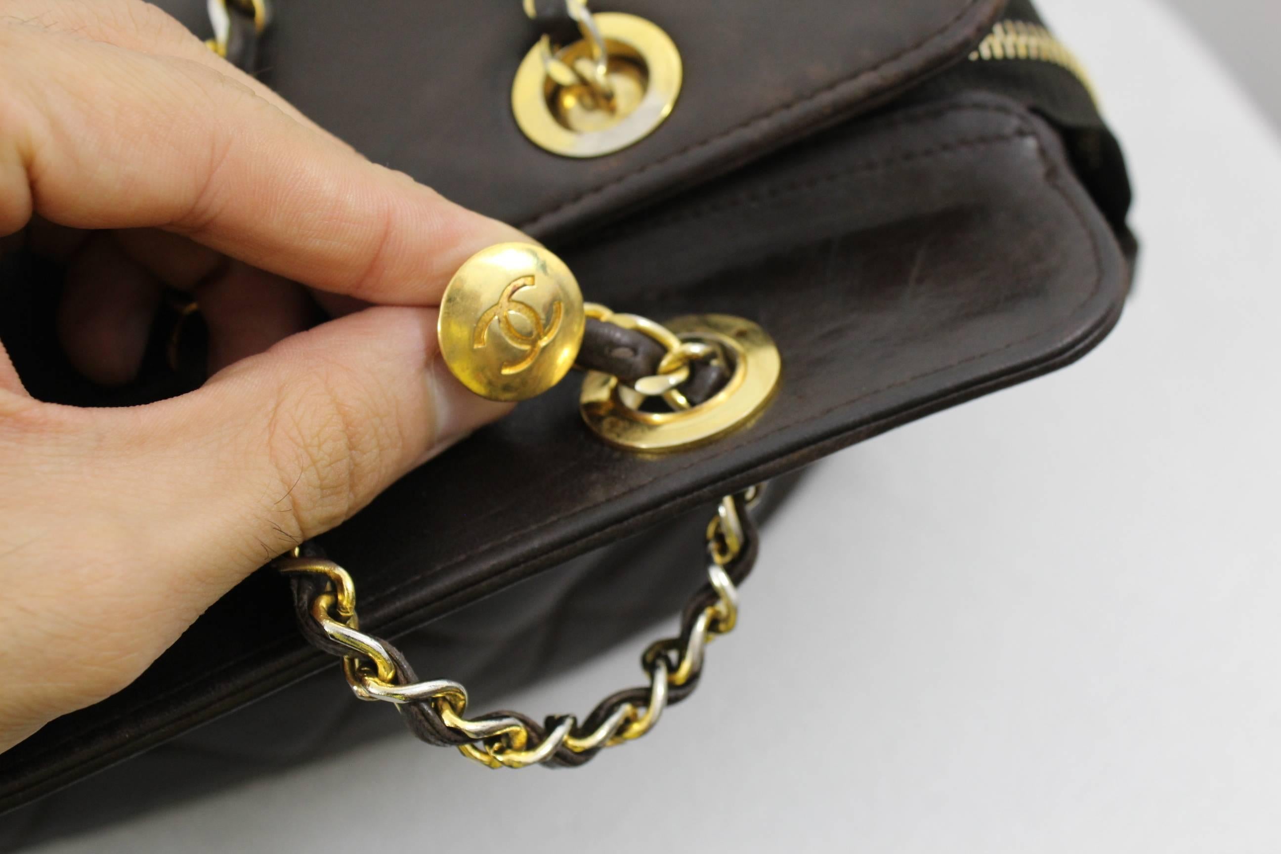 For sale a really nice Vintage Chanel bag in brown chocolat leather and beige leather interior.

vintage bag with signs of wear in the leather in corners ( scuffs) and inside

Some of the gold plated has been lost but remains still really