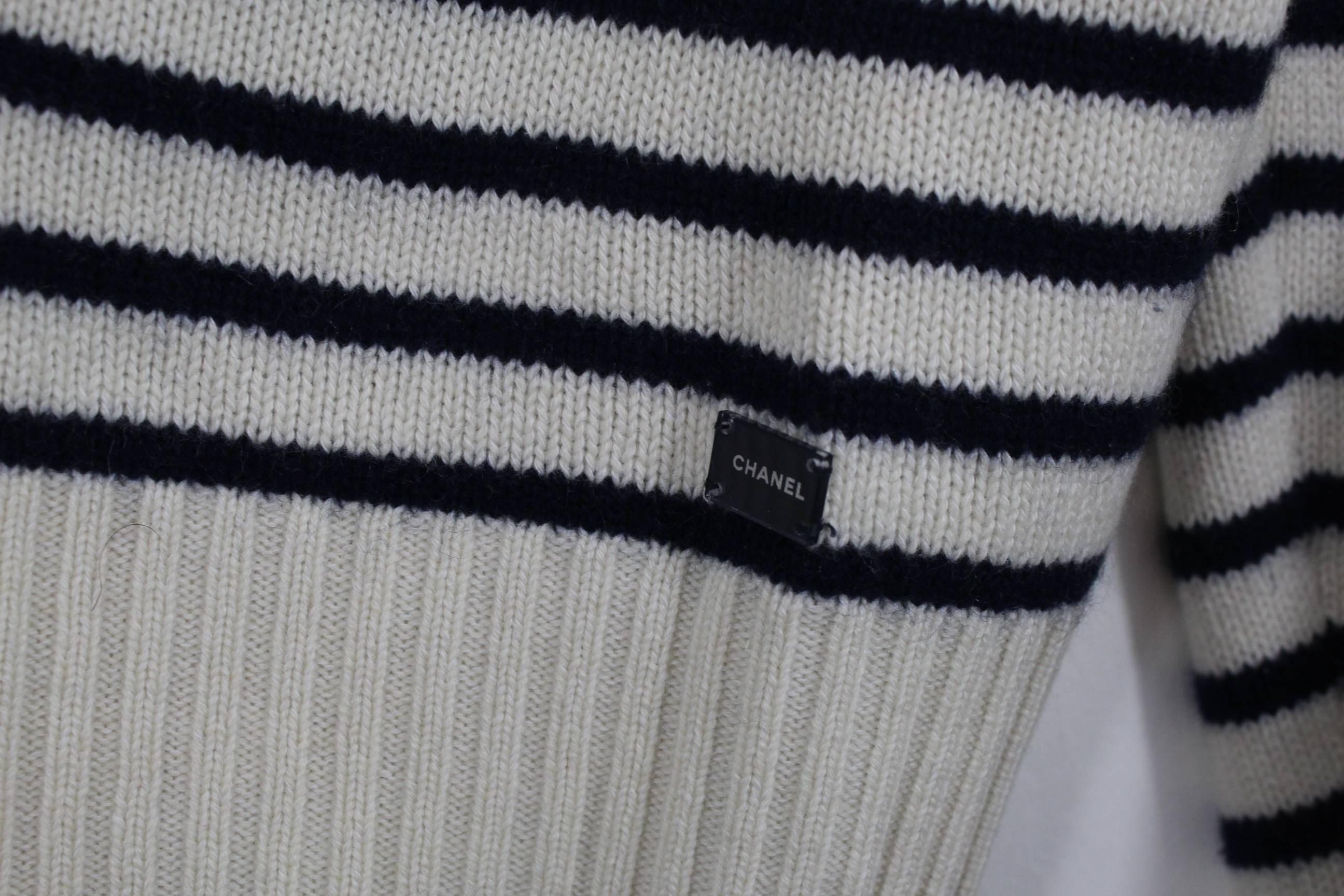 Nice navy stripped Chanel pullover in wool.

Good condition, but it has been used.
