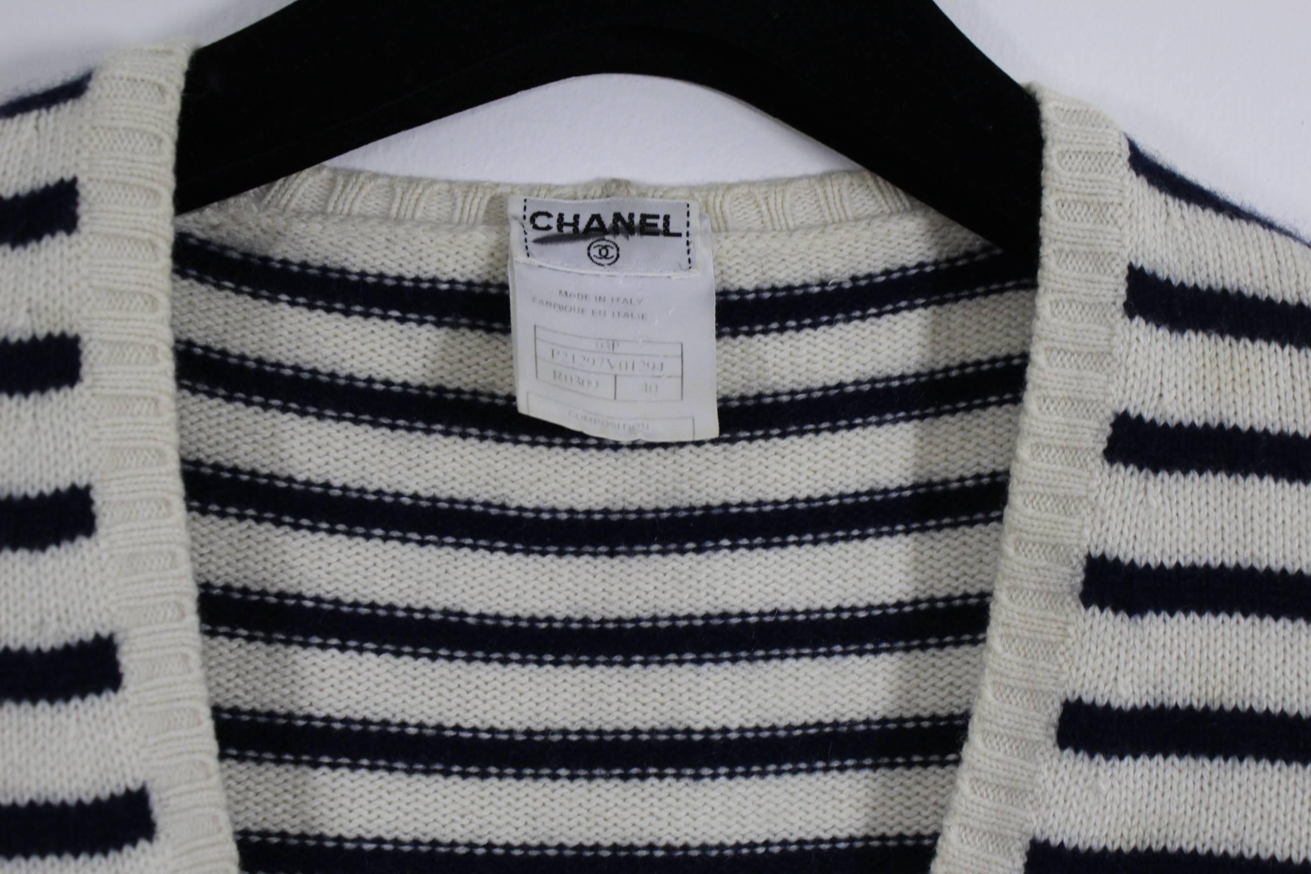 Gray Chanel 2003 Short Navy Pullover. Size french 40