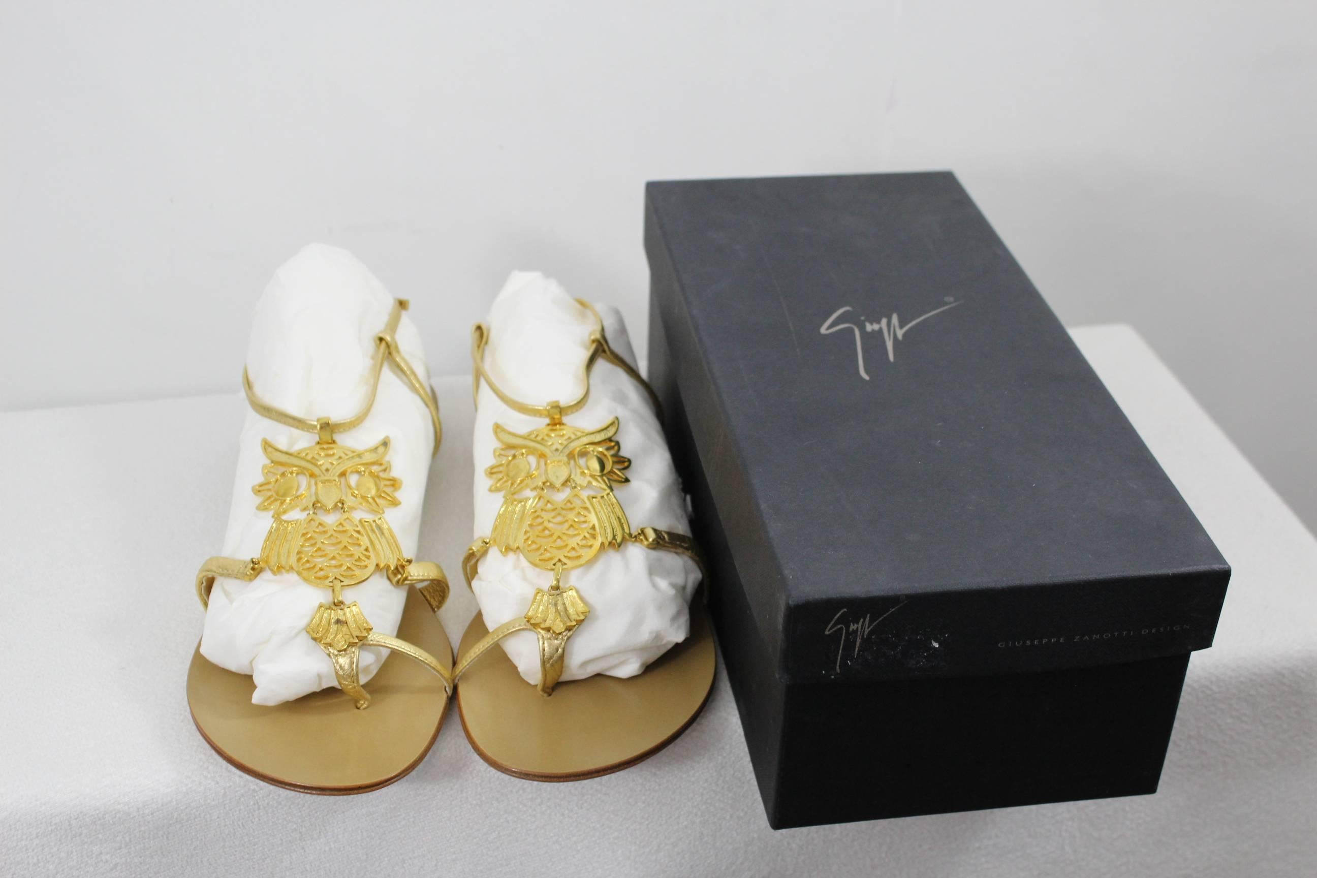 Giuseppe Zanotti Lovely Owl Flats in Leather and Metal. Size 8 In Good Condition In Paris, FR