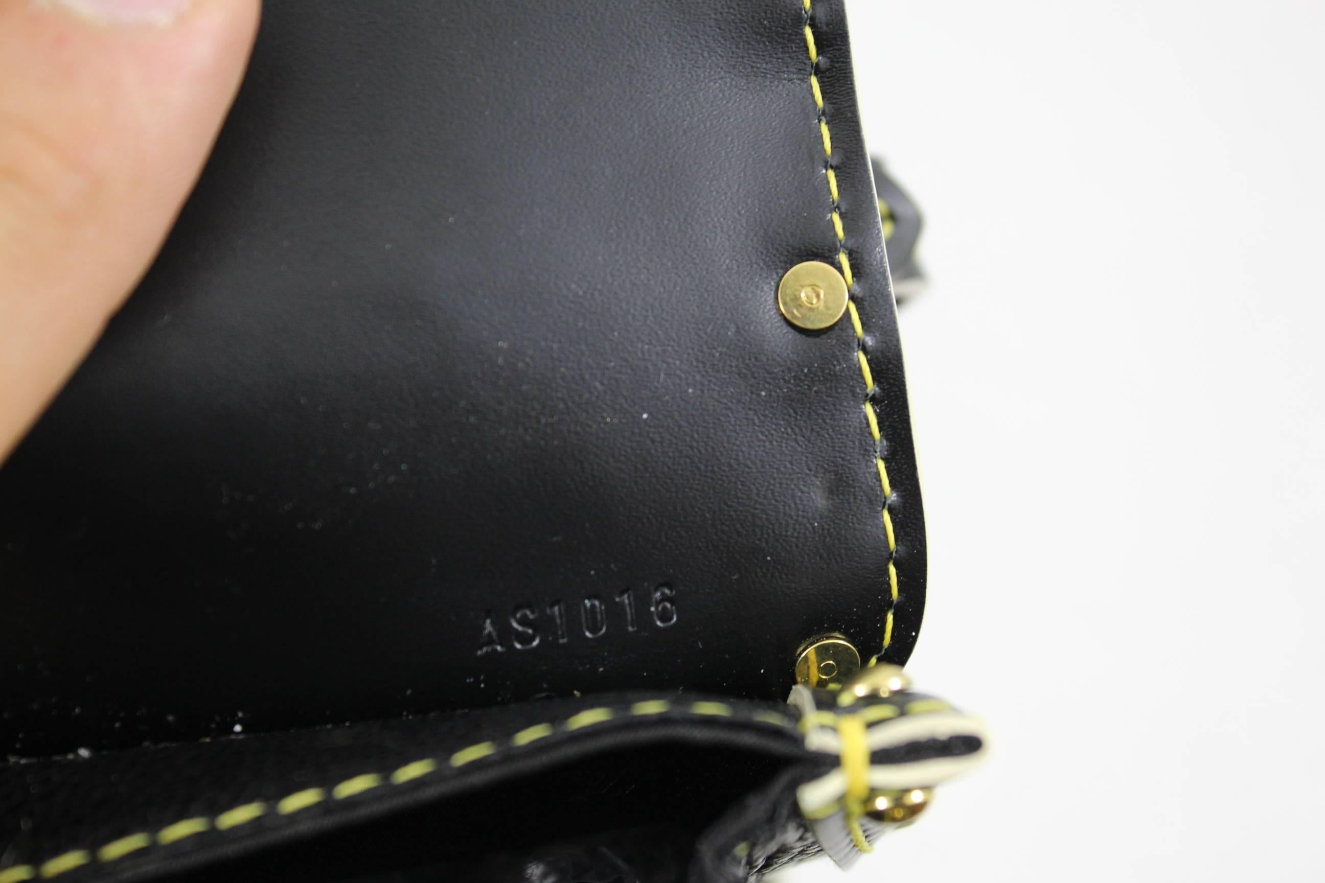 Louis Vuitton Suhali Le Fabuleux (Style Mini trunk) Grained Leather Bag In Excellent Condition In Paris, FR