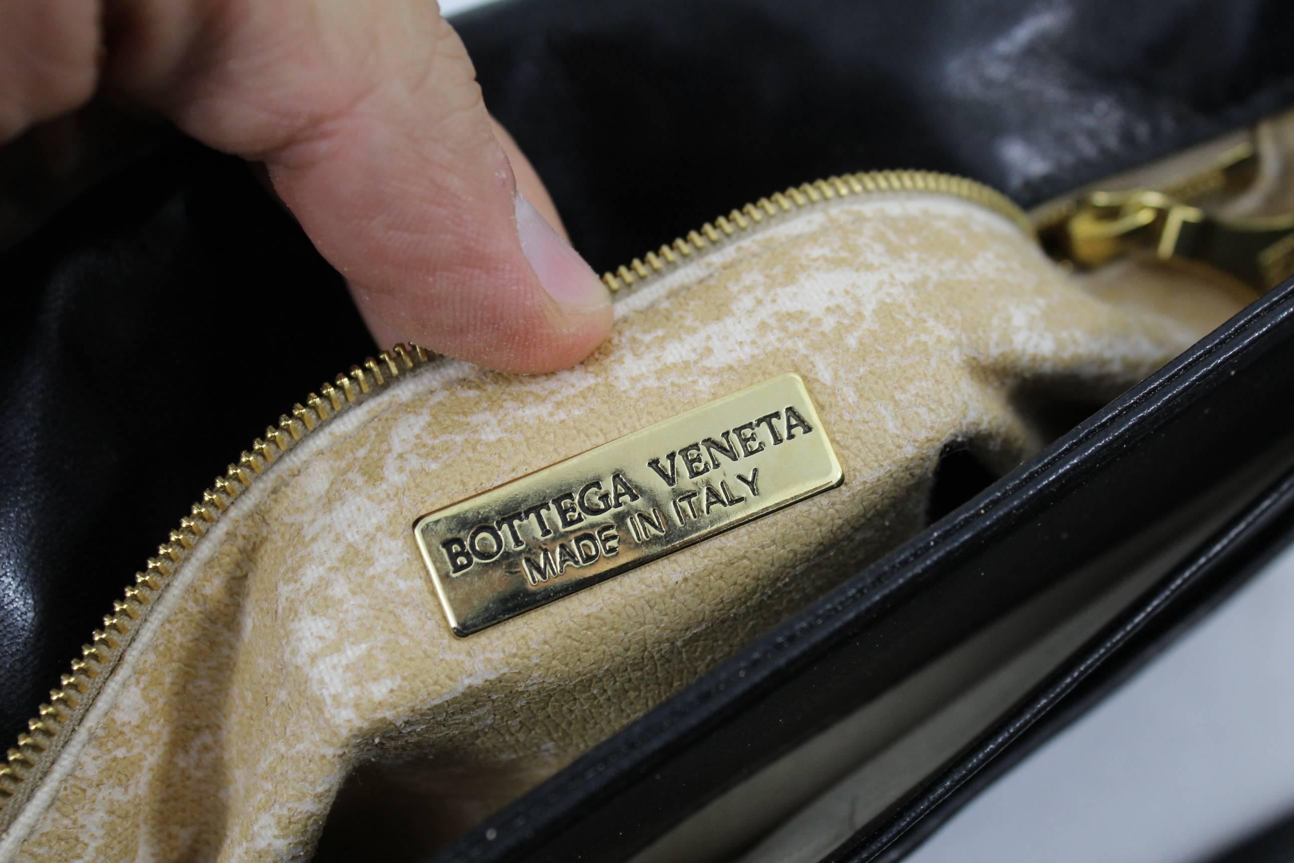 Bottega Veneta Vintage Intrecciato Black Leather Bag. Fair condition In Fair Condition In Paris, FR