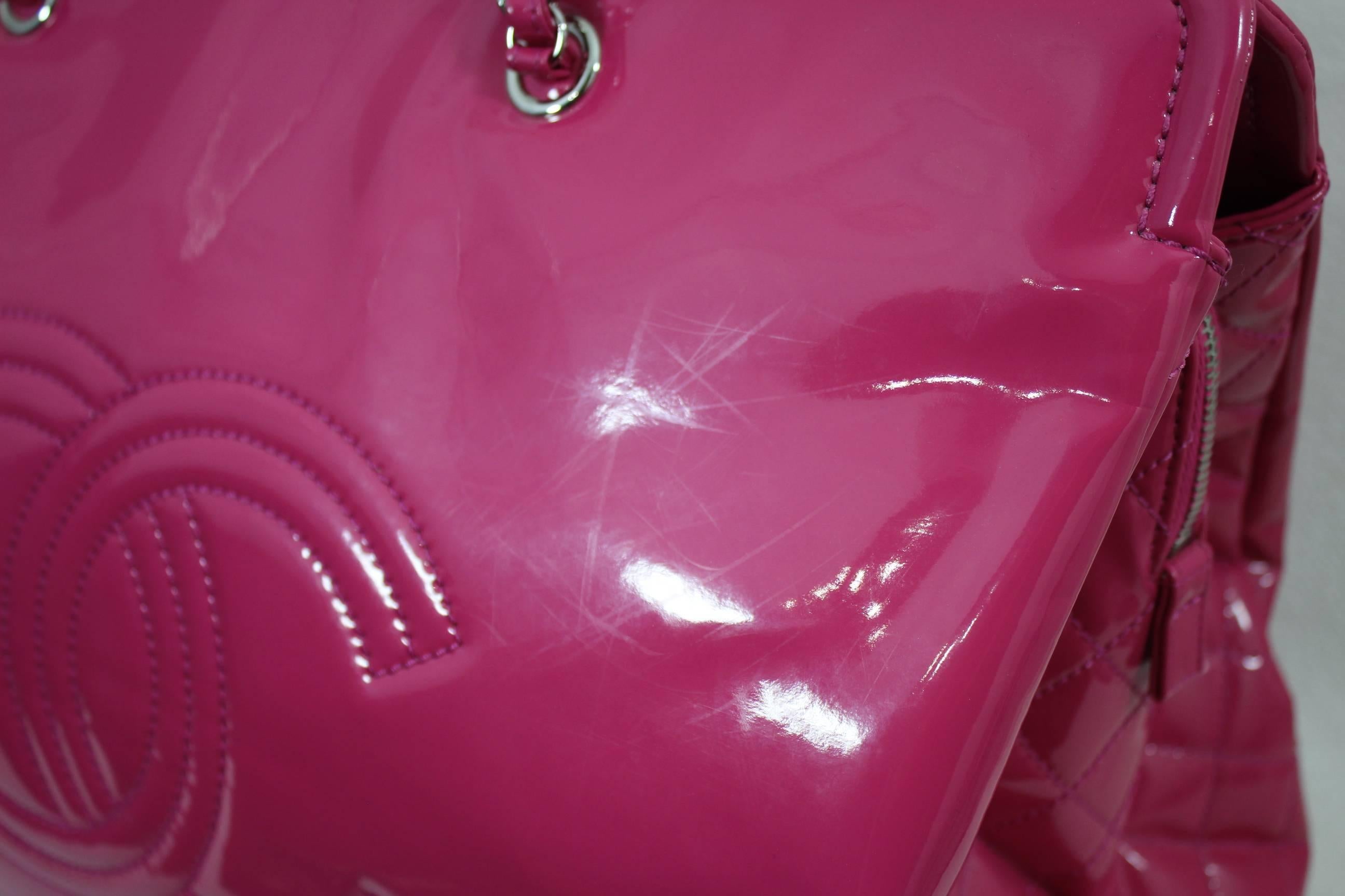 Lovely Chanel Flashy Patented Leather Pink Bag. Big size In Good Condition In Paris, FR