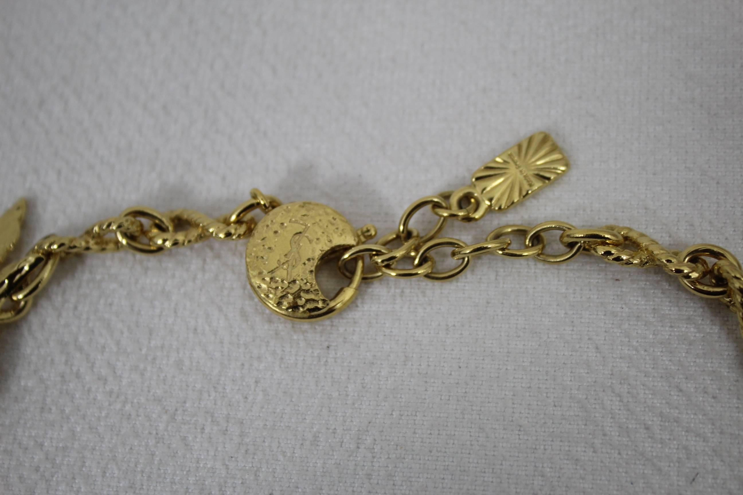 Really nice collector Yves Saint Laurent Birds Necklace in gold plated metal.

Really good condition 

Maximum Lenght 19 inches 