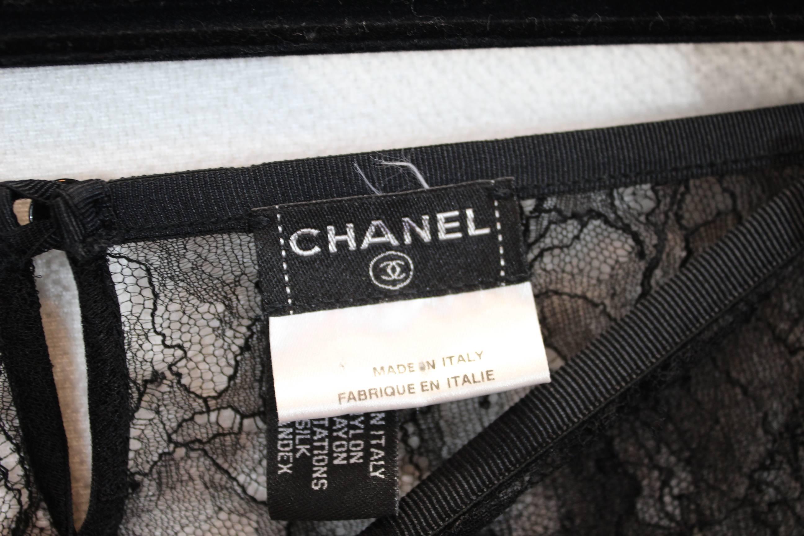 For sale probably the sexiest Chanel piece I ever had in stock a pair of pants in lace from 2004 collection.

Size corresponding a europen 40.

really trendy for this season.