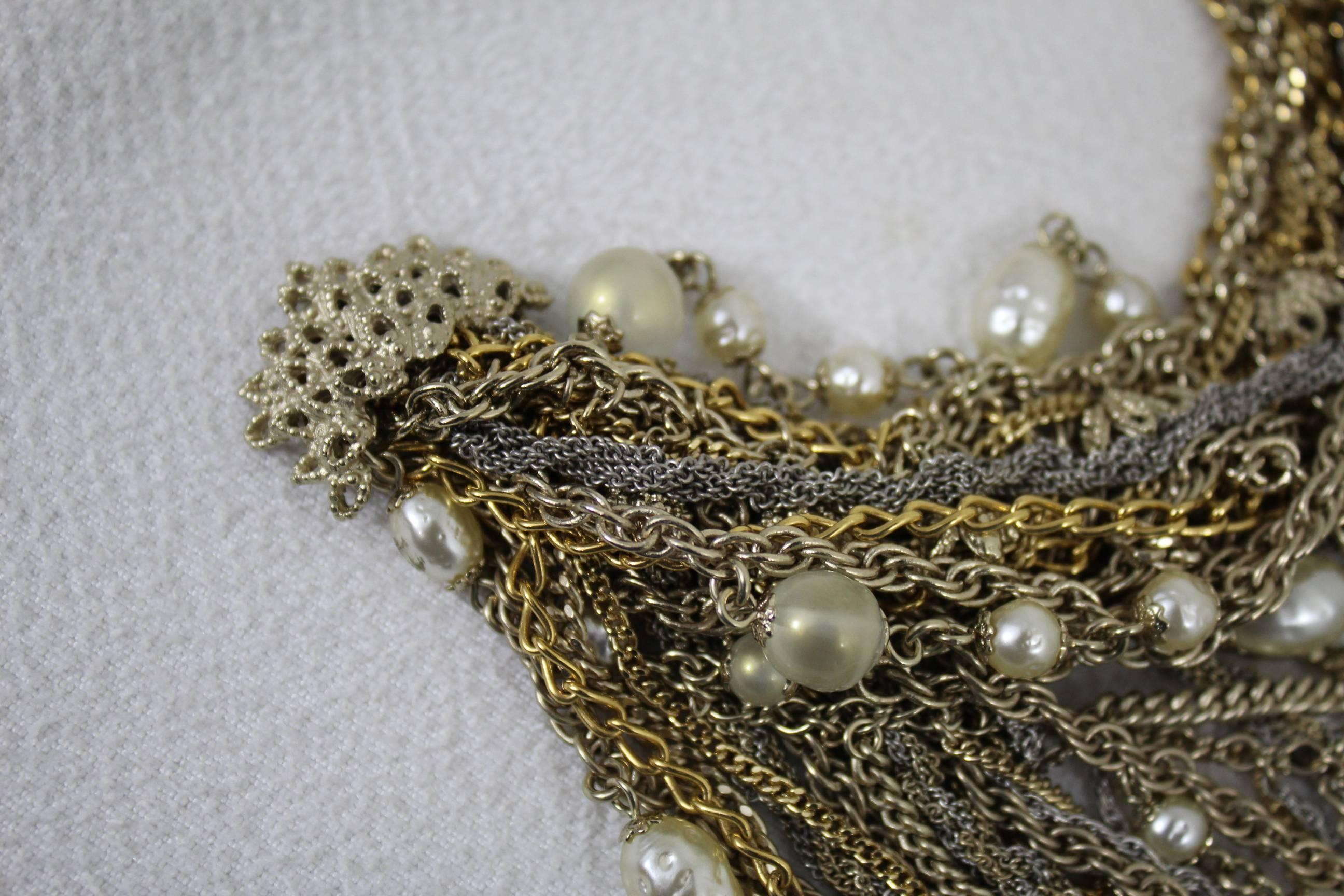 Chanel gorgeous Brooche/ Necklace as a collar for a Blouse/ Shirt In New Condition In Paris, FR